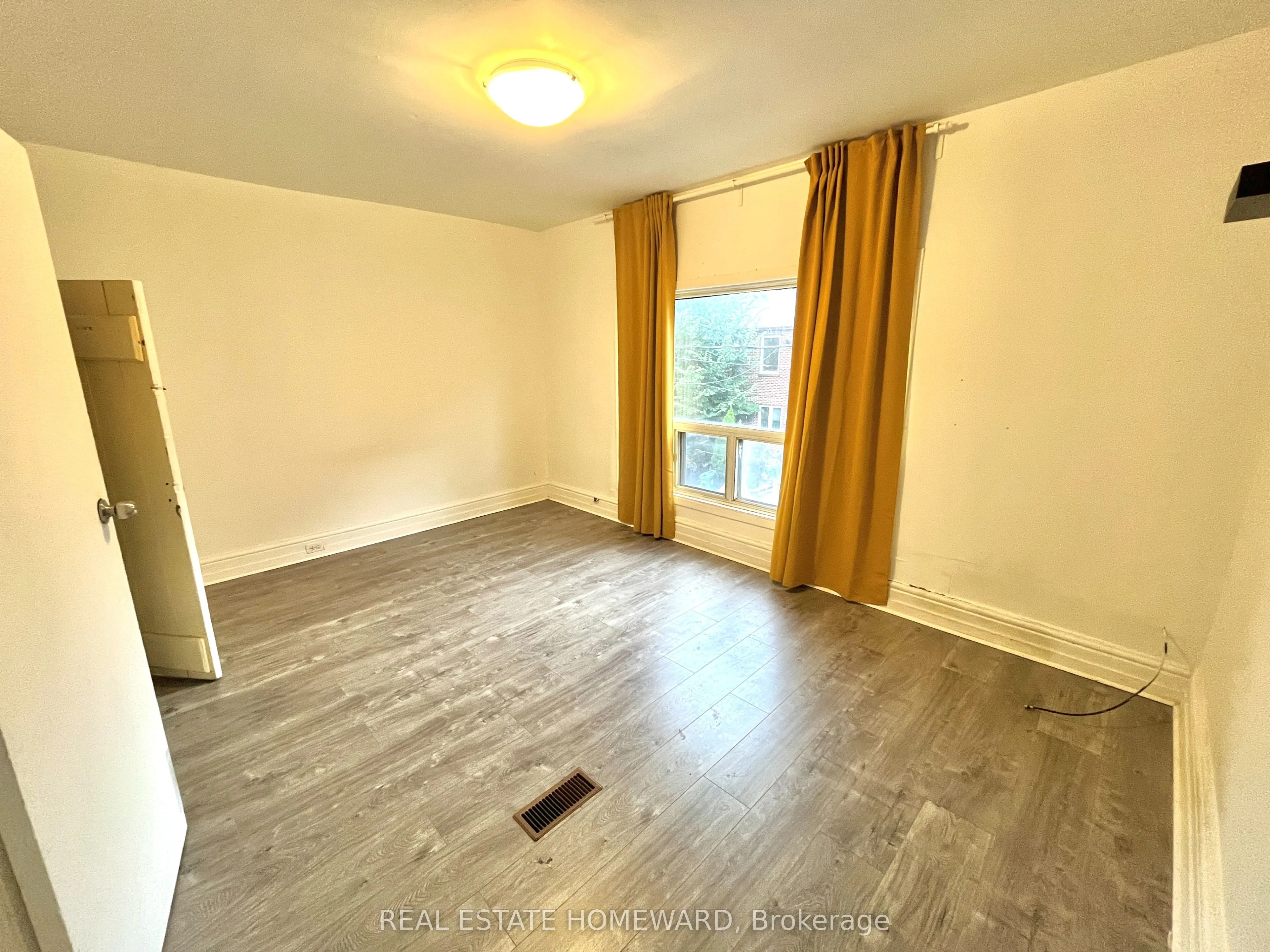 6 Casimir Street