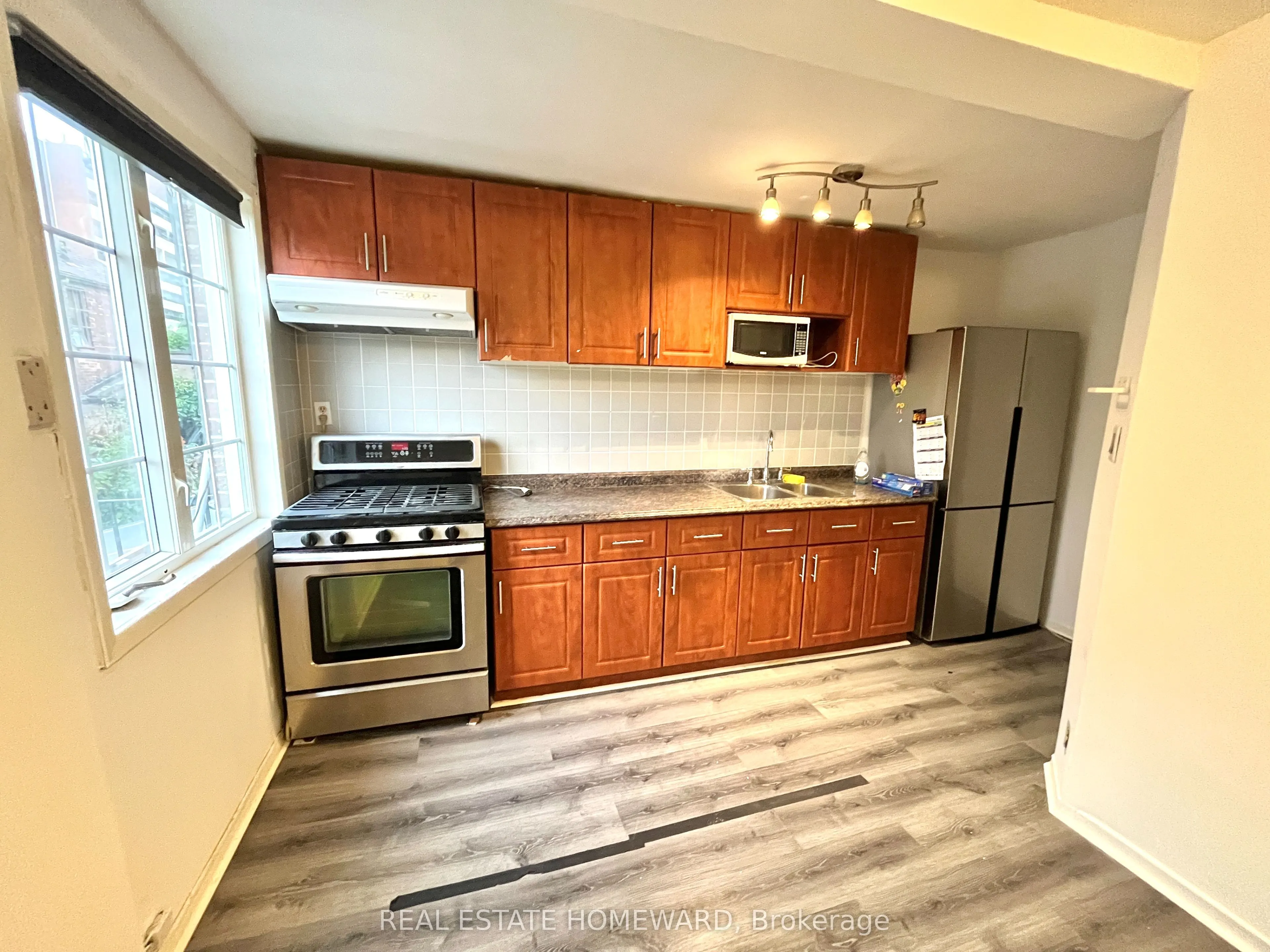 6 Casimir Street