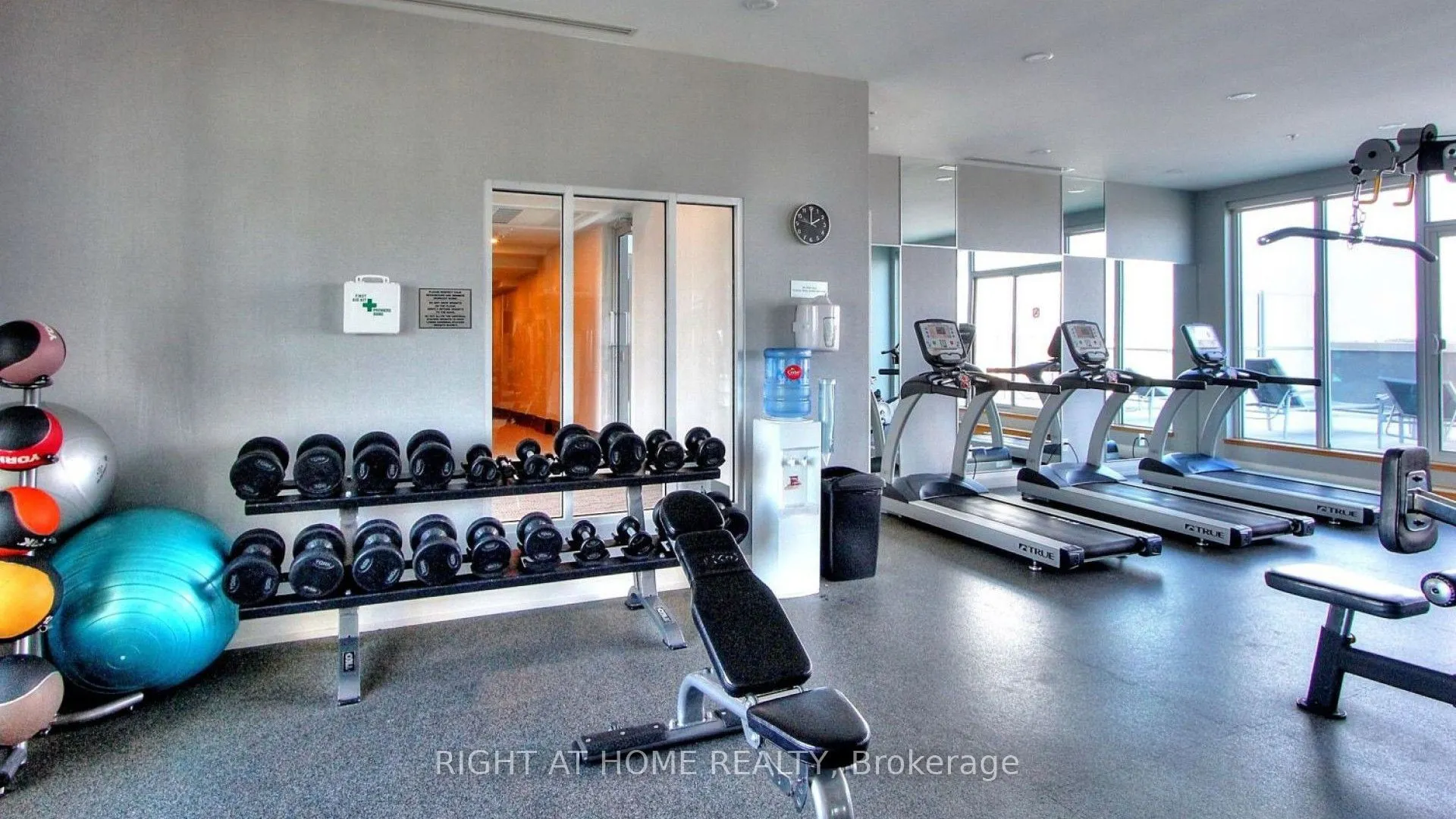 555 Wilson Avenue, #E1208