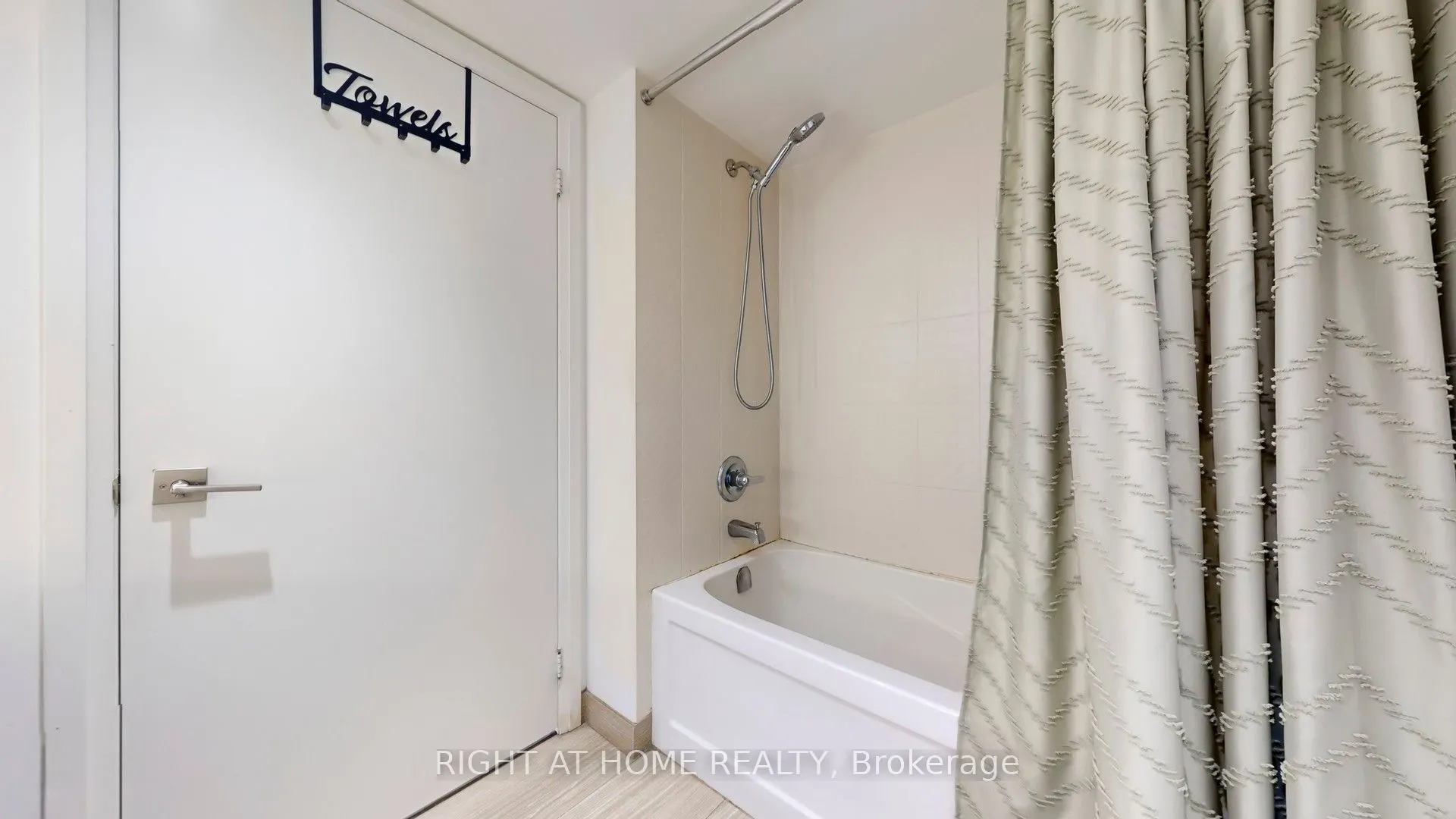 555 Wilson Avenue, #E1208