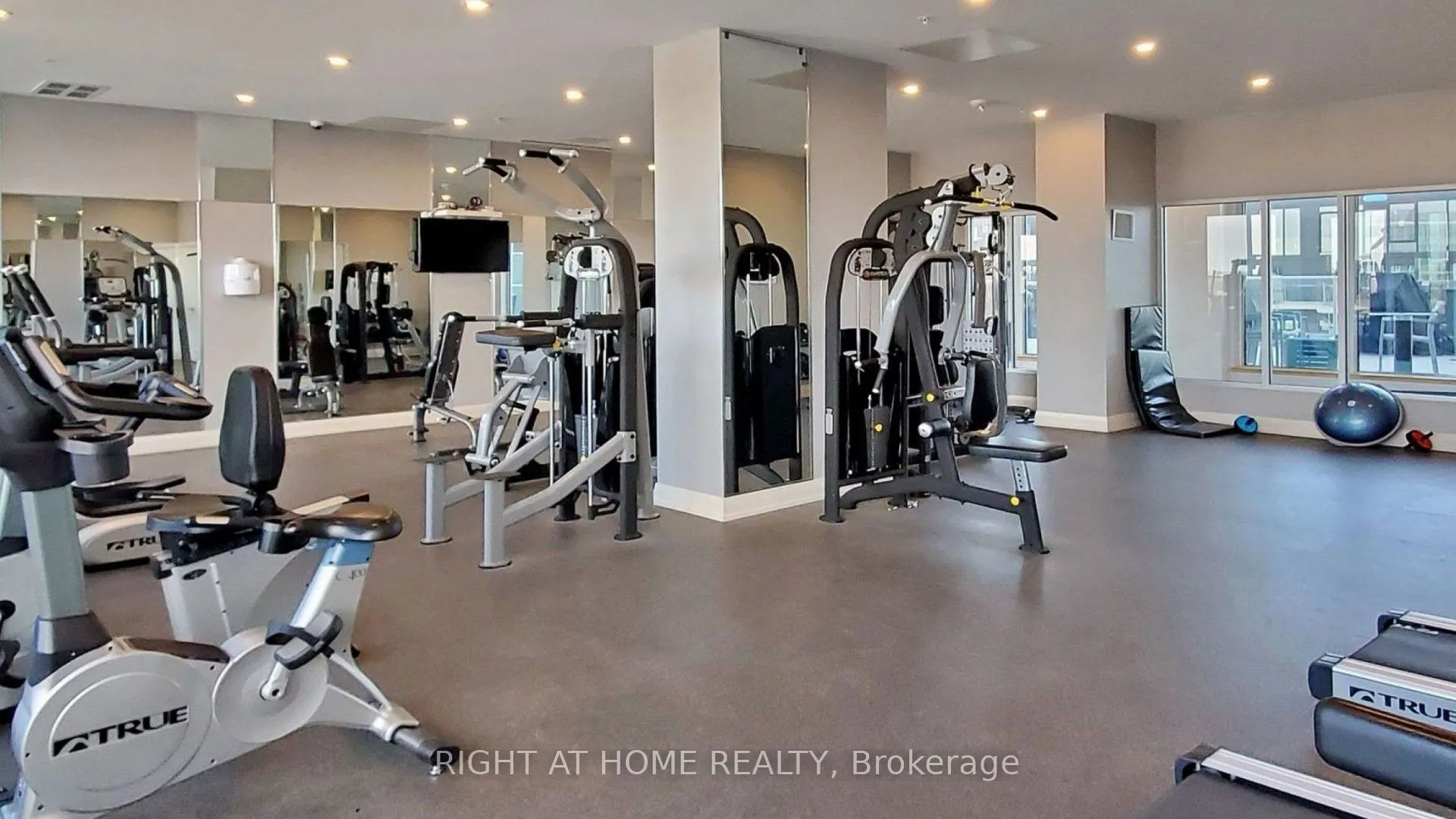 555 Wilson Avenue, #E1208
