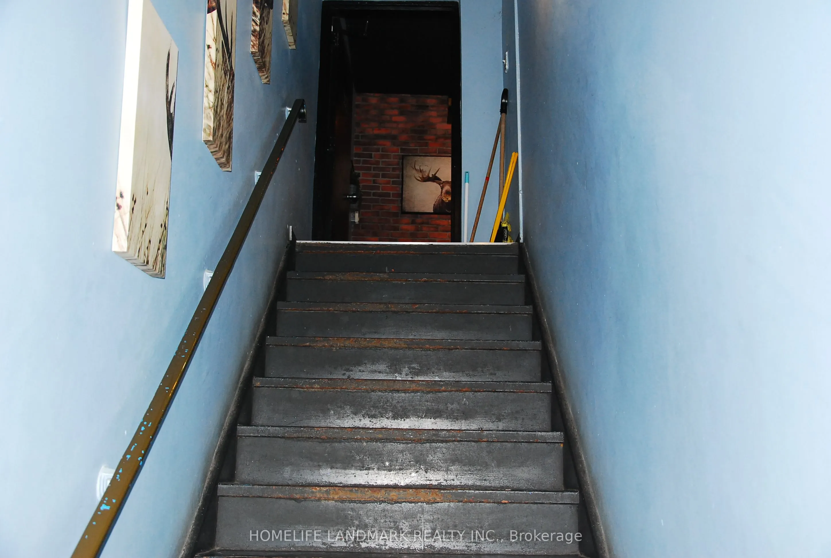 621 Bloor Street W
