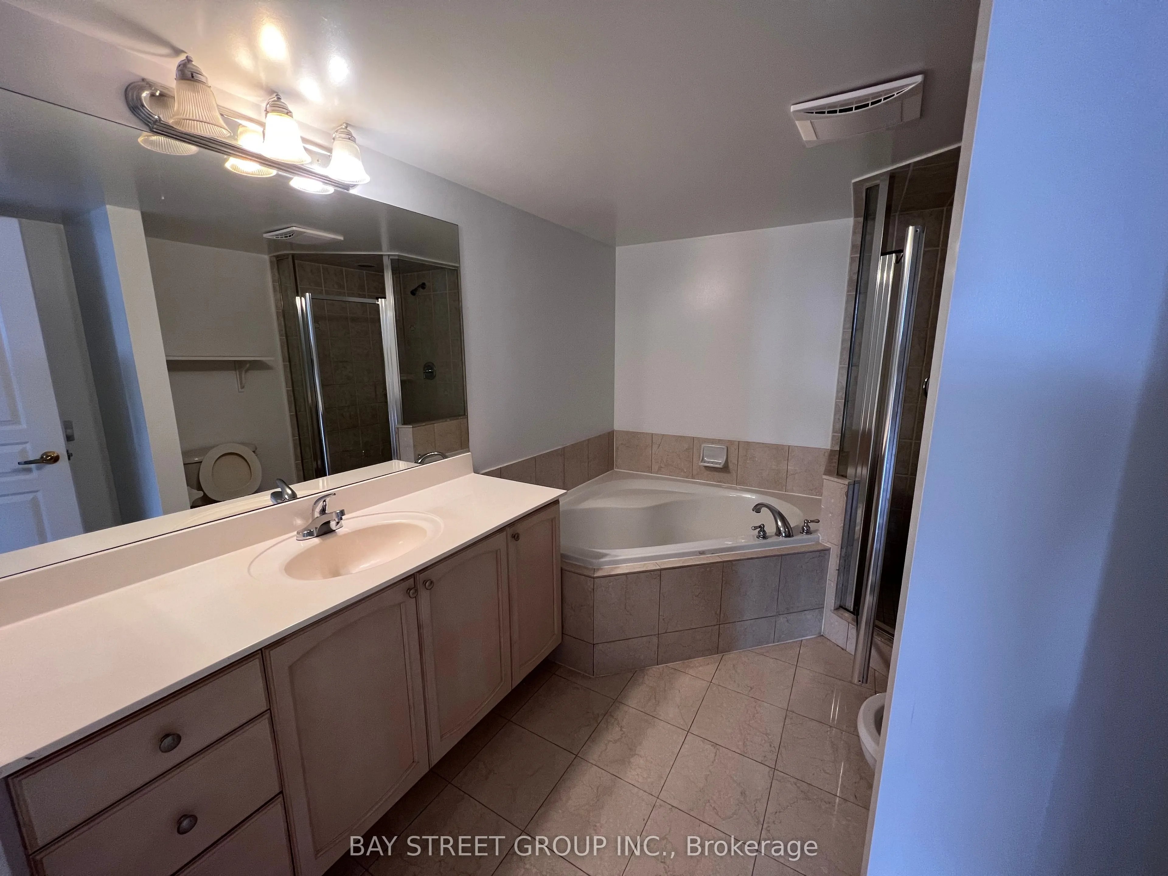 15 Northtown Way, #1226