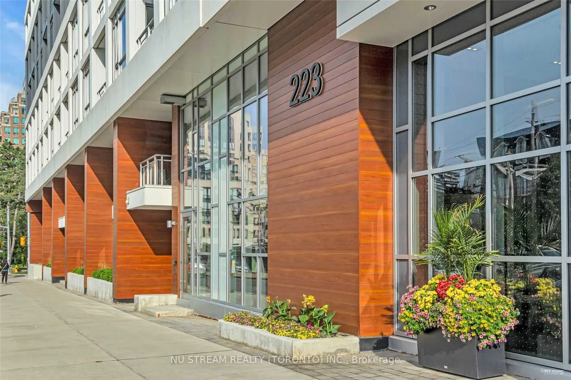 223 St Clair Avenue W, #1107