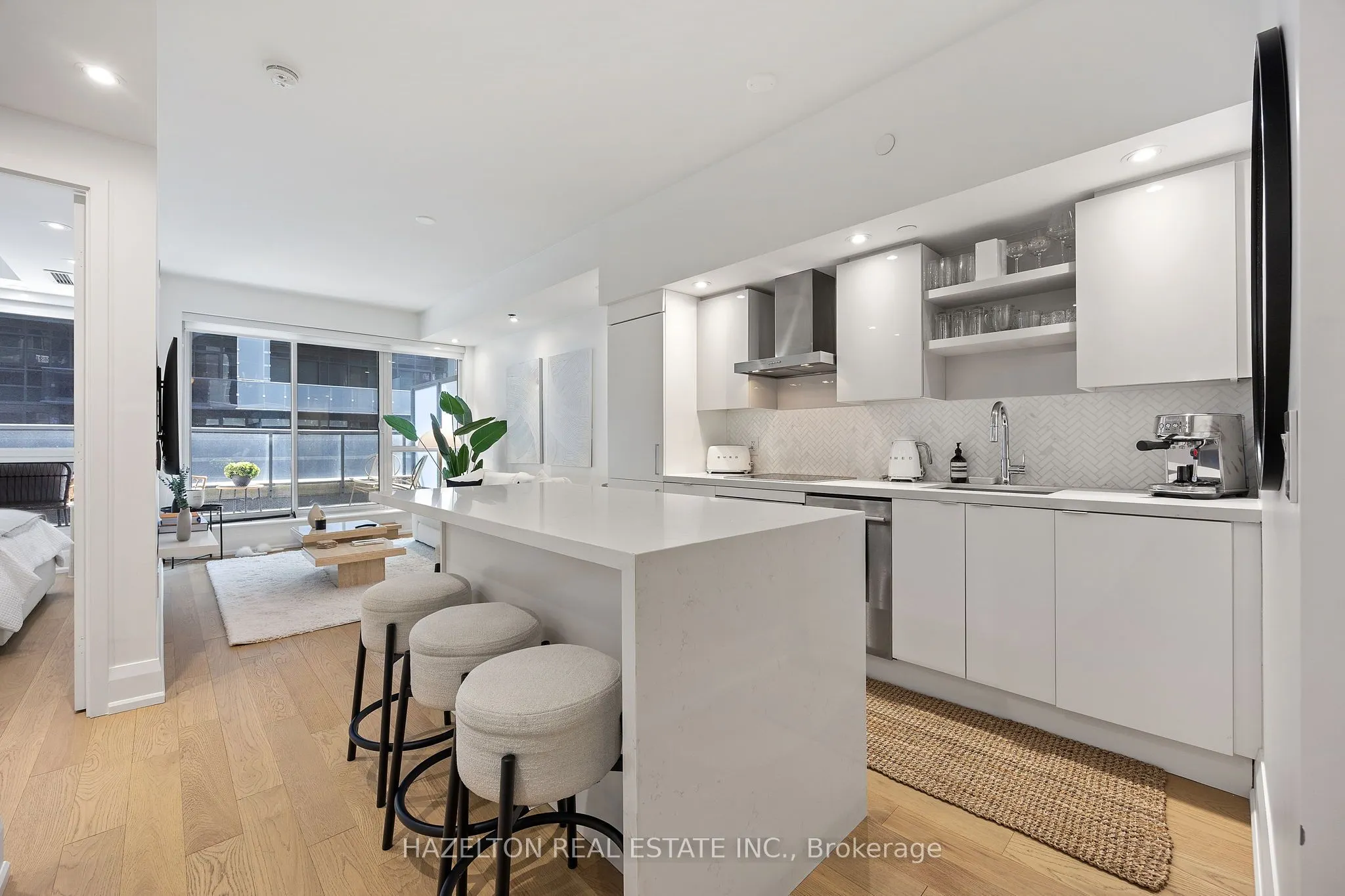 1030 King Street, #334