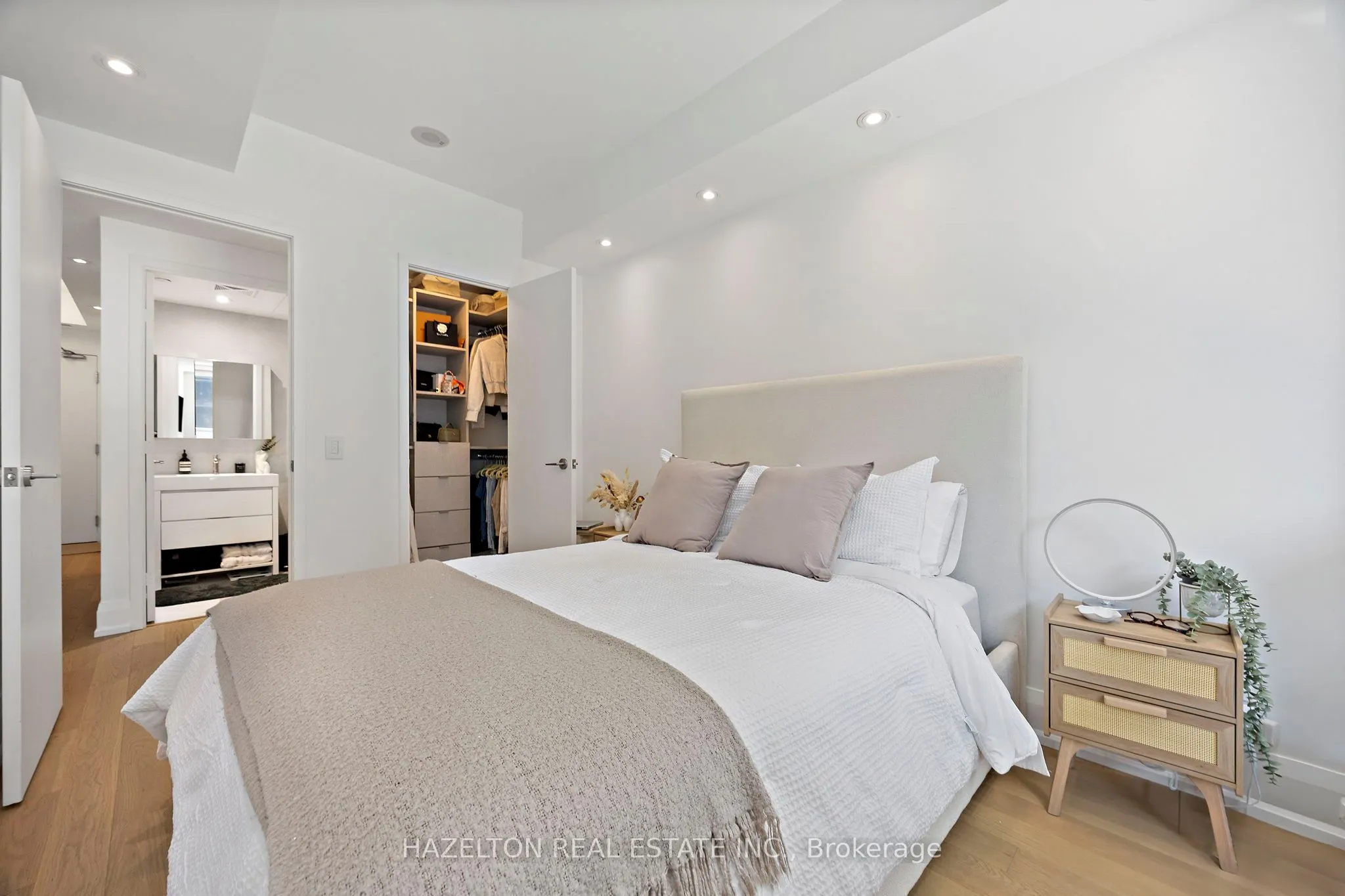 1030 King Street, #334