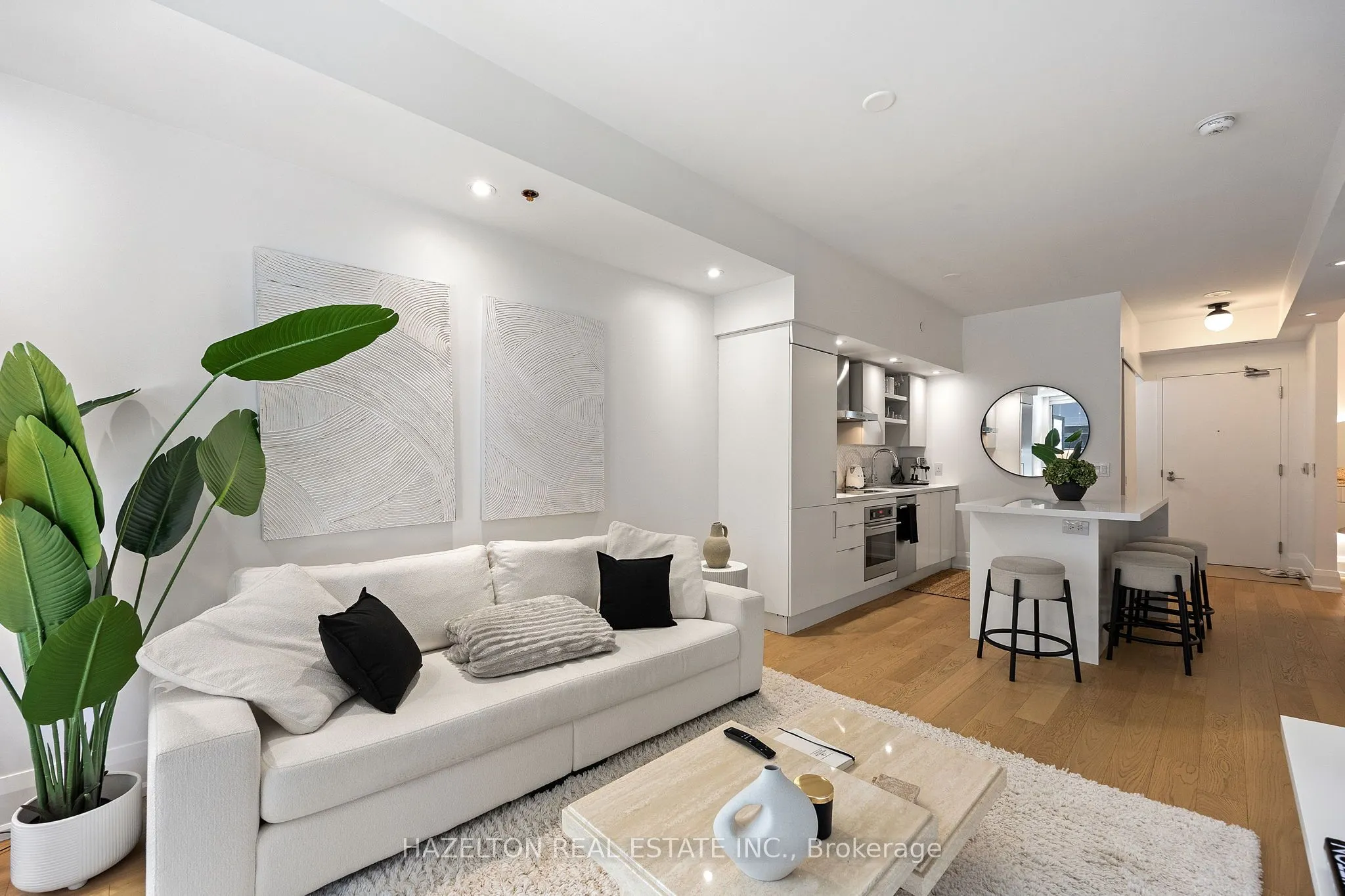 1030 King Street, #334