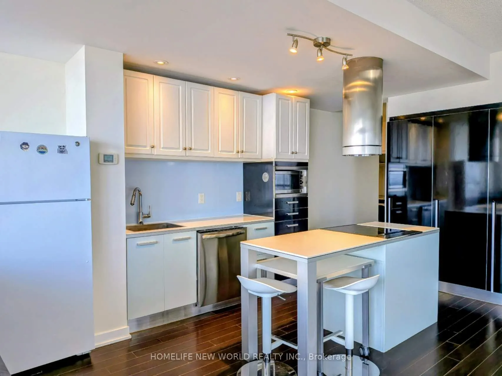 38 Dan Leckie Way, #2512