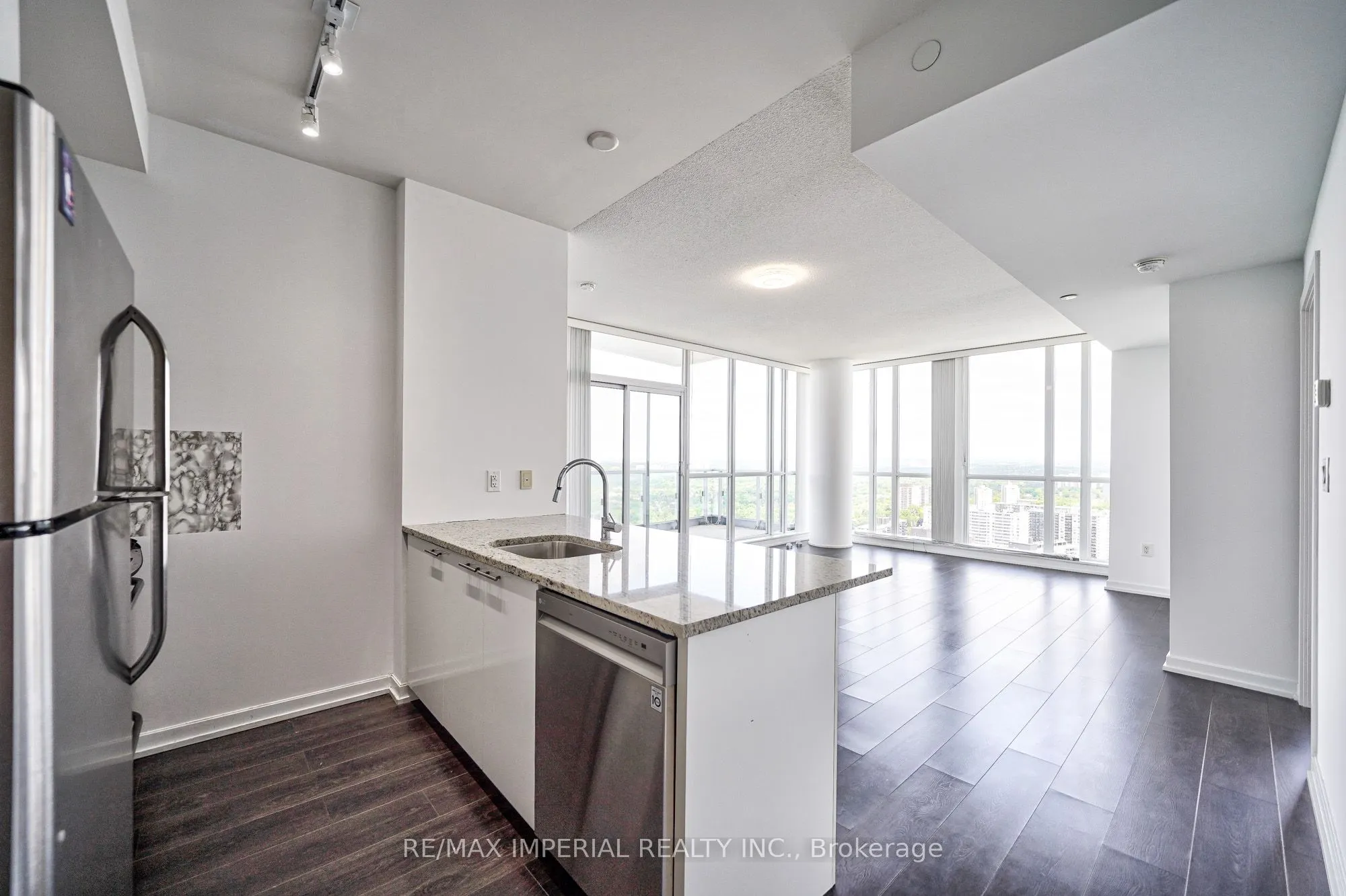 66 Forest Manor Road, #2902