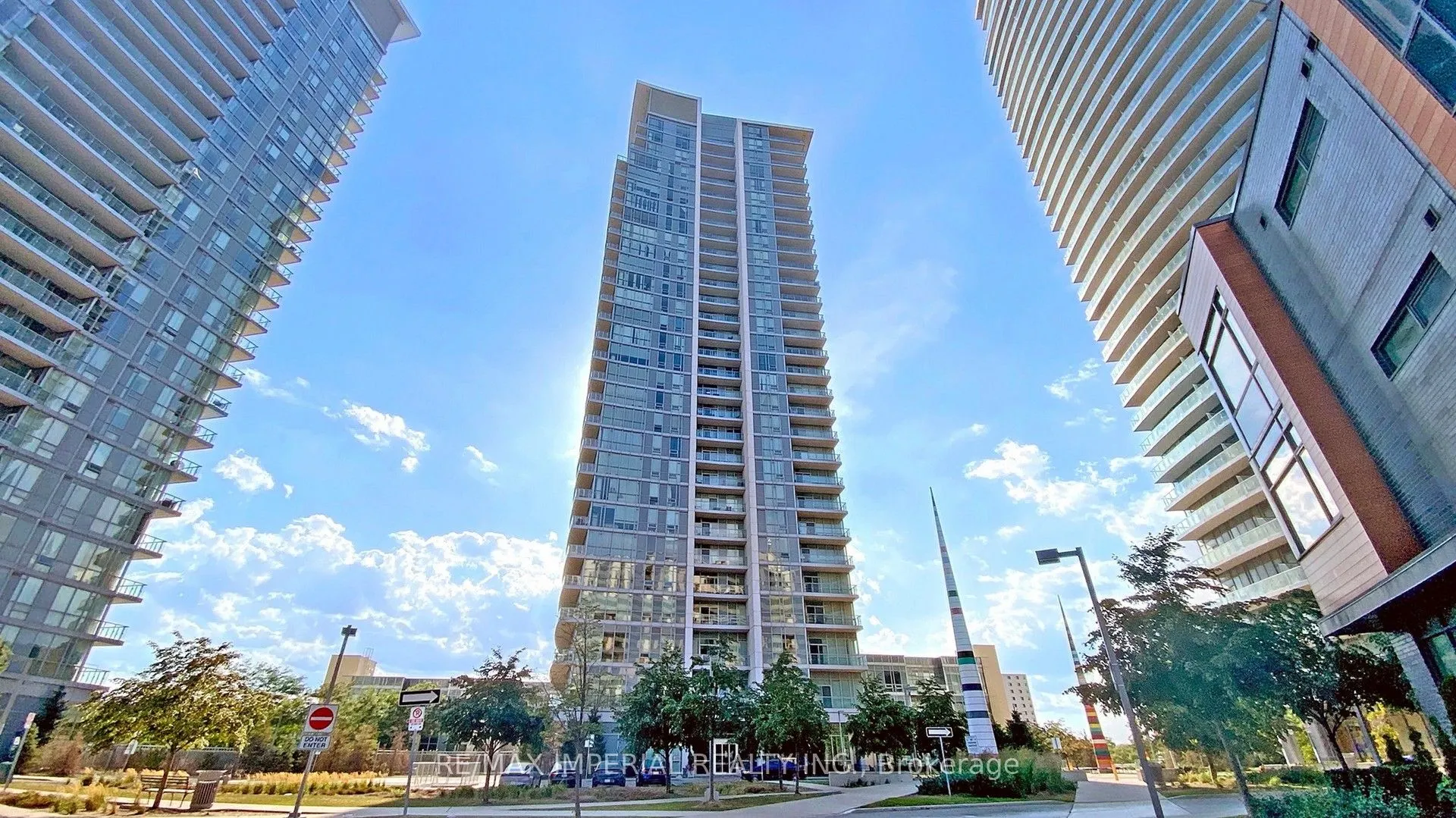 66 Forest Manor Road, #2902