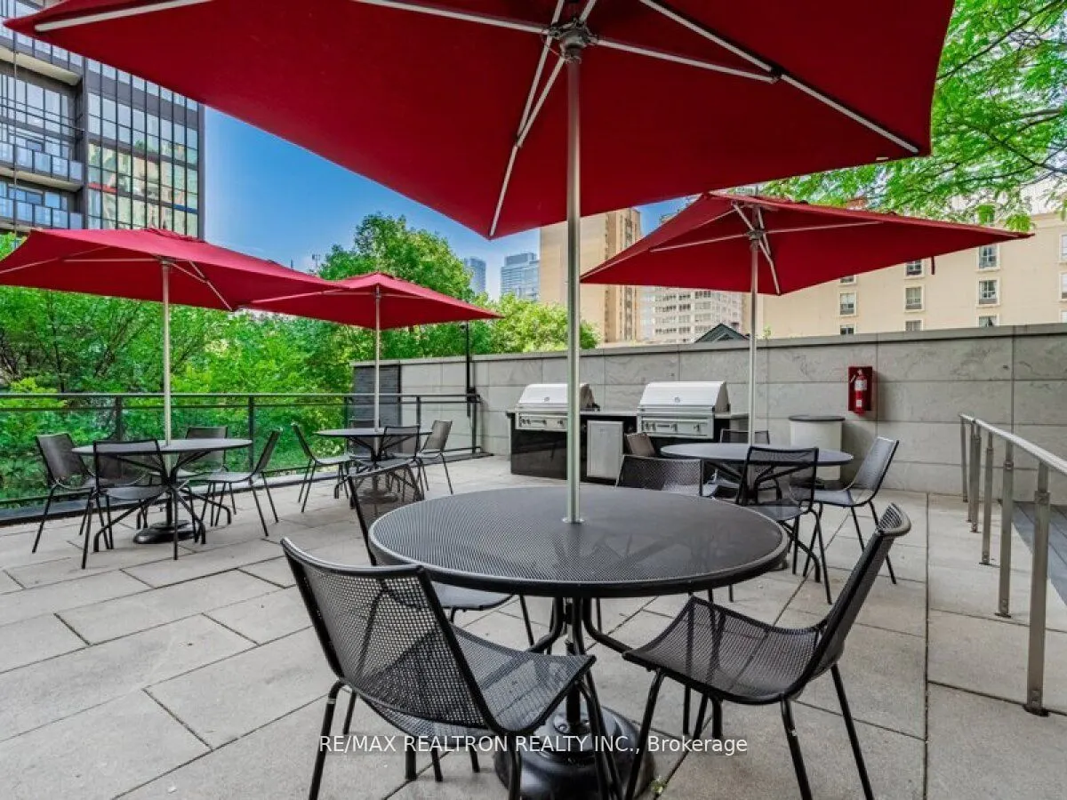 110 Charles Street E, #1902