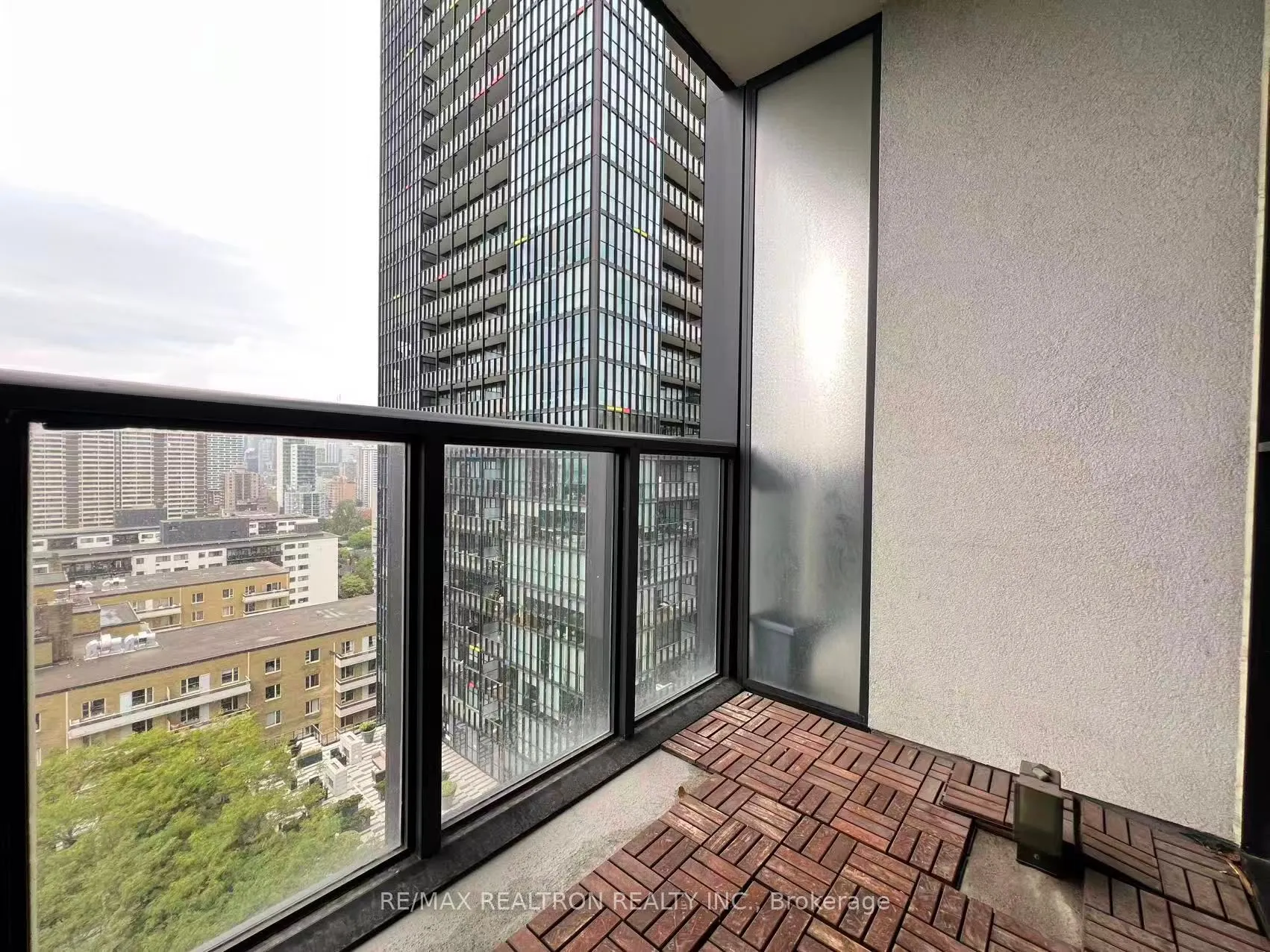 110 Charles Street E, #1902
