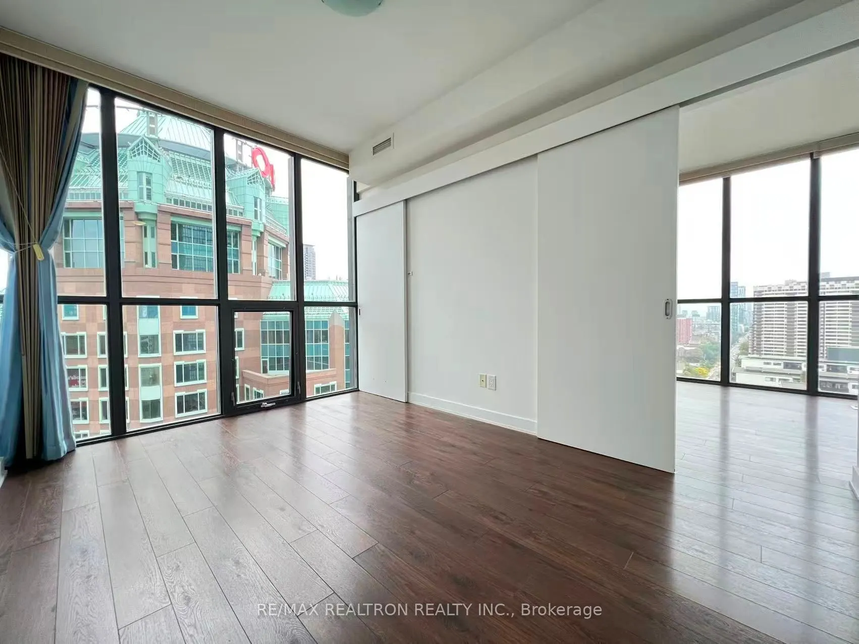 110 Charles Street E, #1902