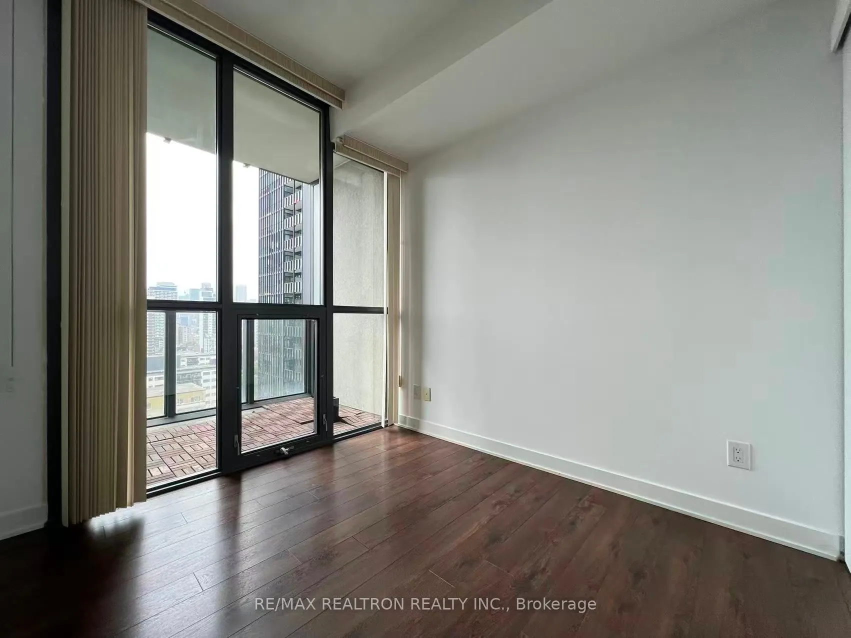 110 Charles Street E, #1902