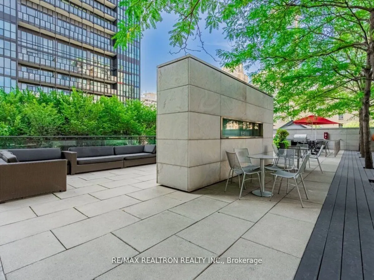110 Charles Street E, #1902