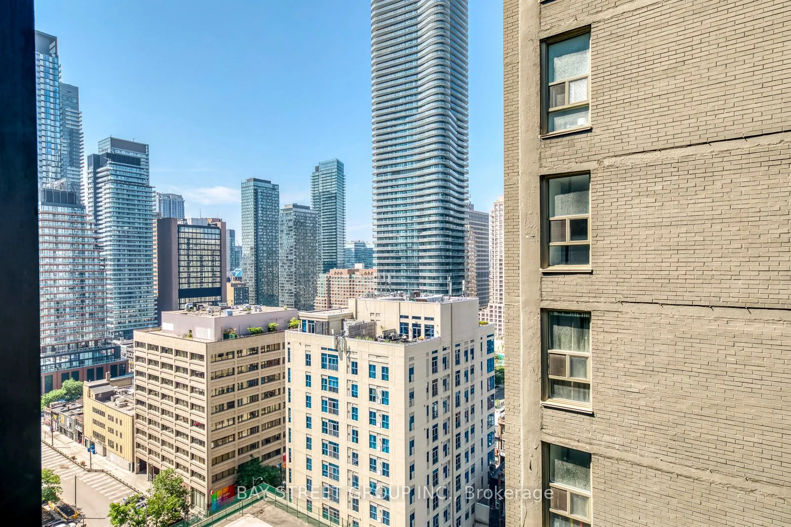 17 Dundonald Street, #1601