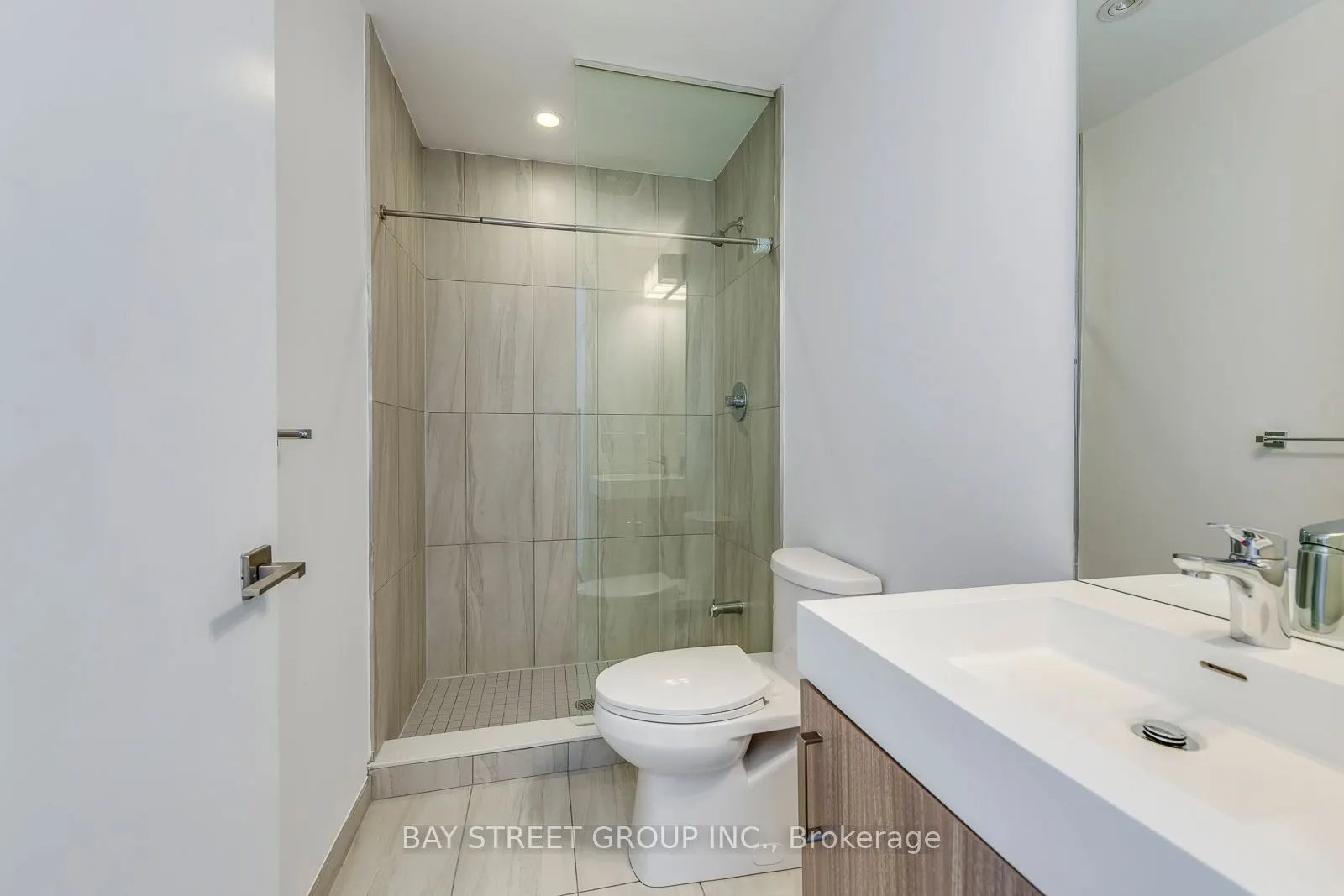 17 Dundonald Street, #1601