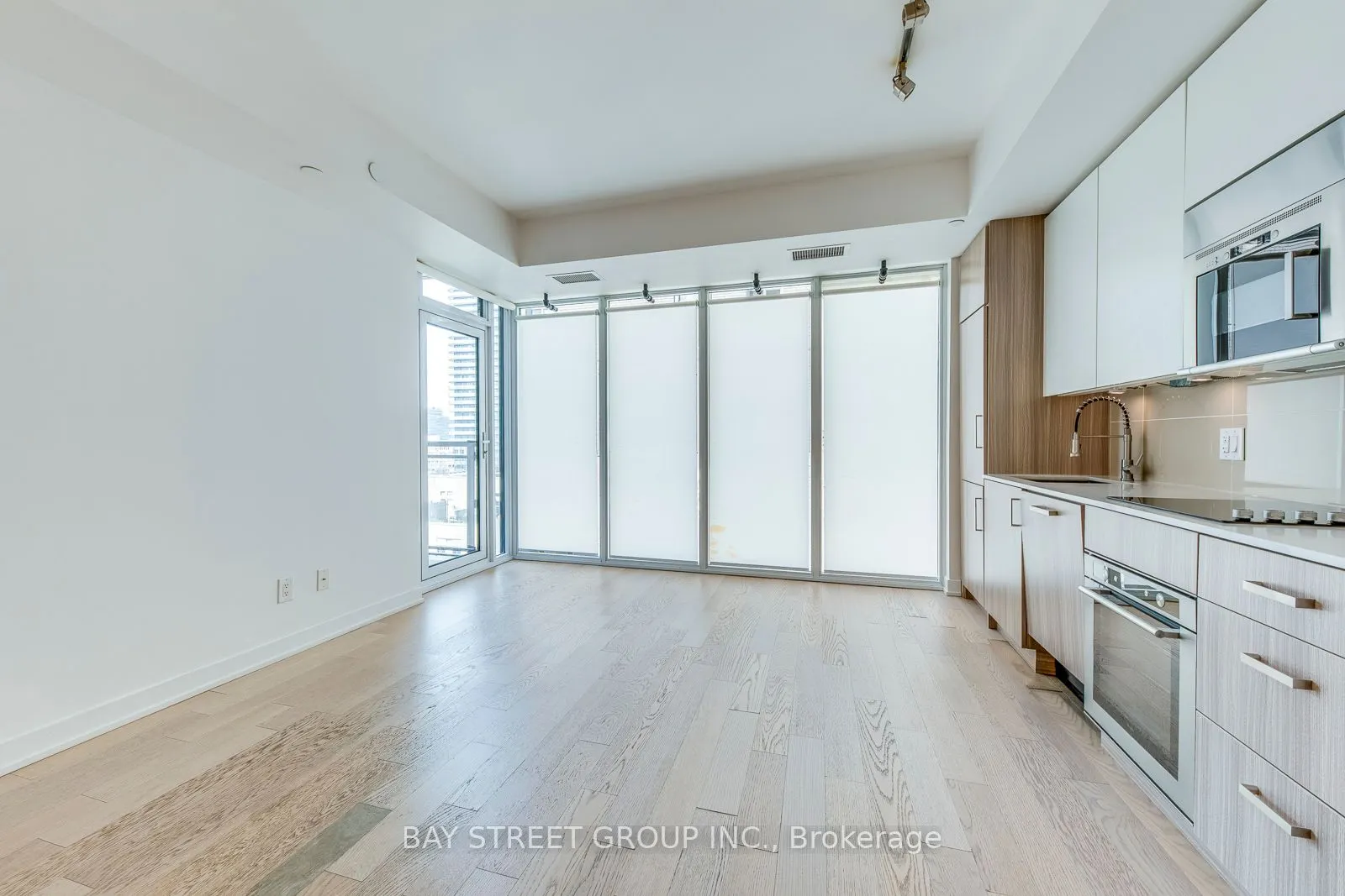 17 Dundonald Street, #1601