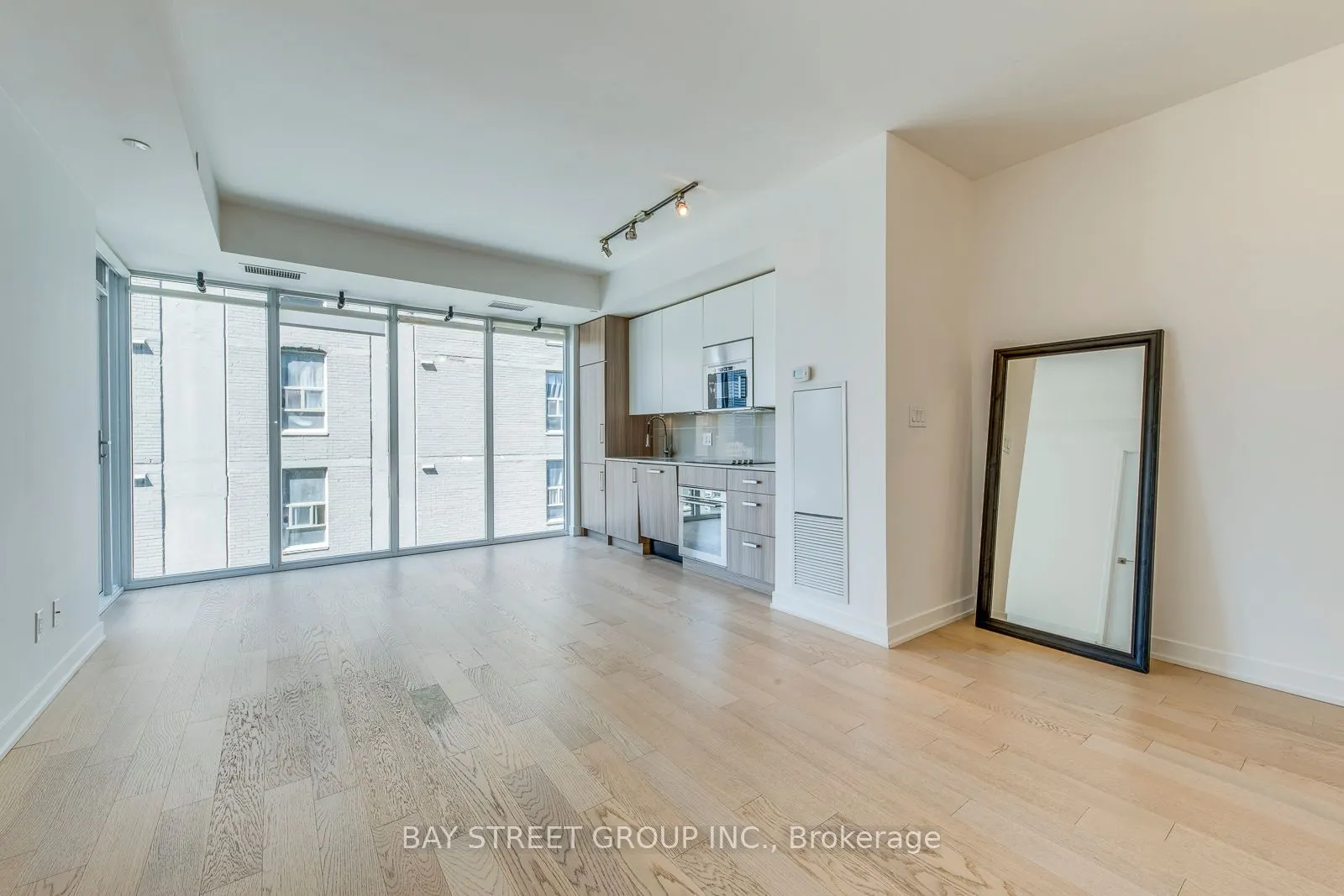 17 Dundonald Street, #1601