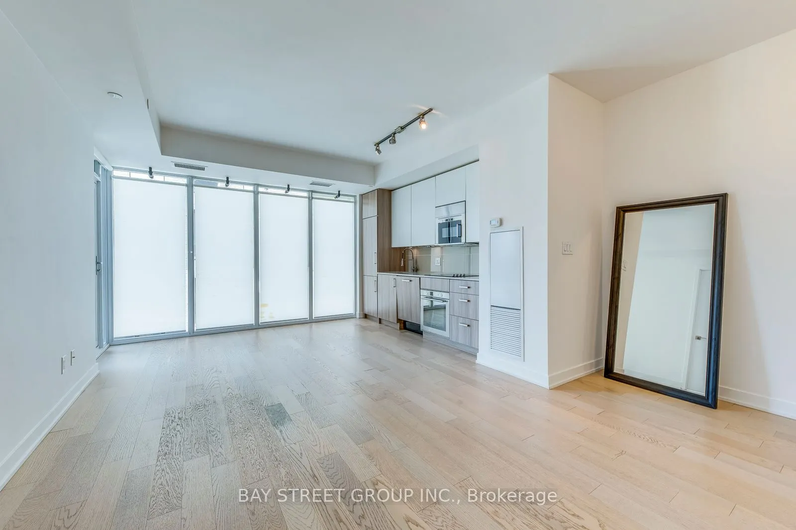 17 Dundonald Street, #1601