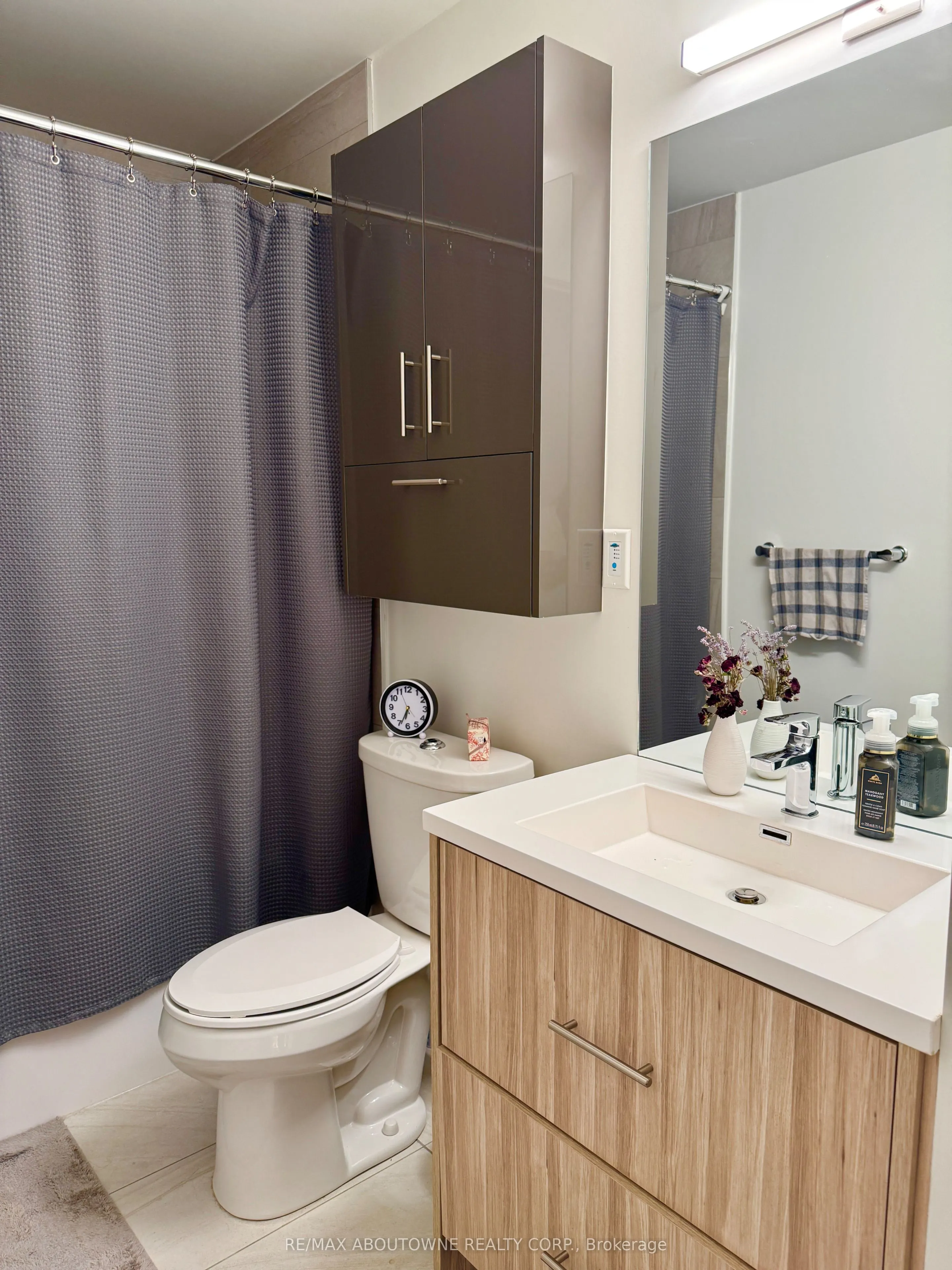 180 Fairview Mall Drive, #902
