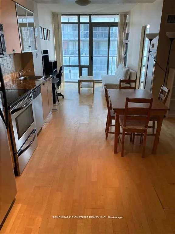 37 Grosvenor Street, #3009