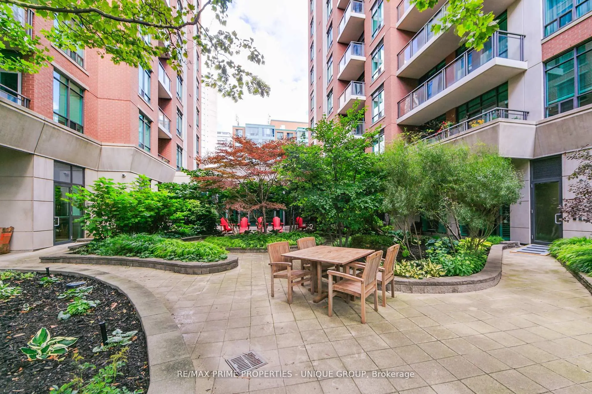 319 Merton Street, #904
