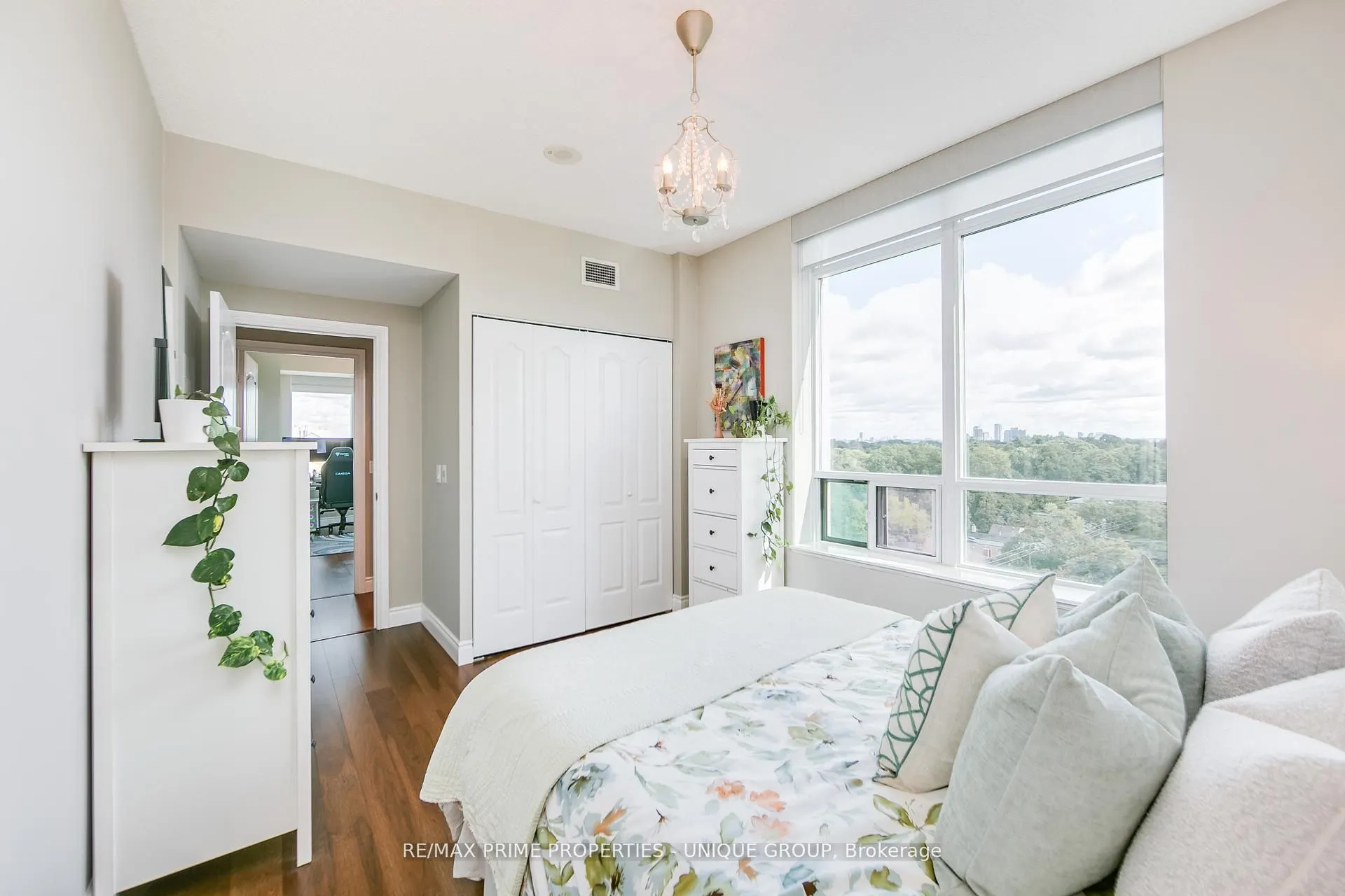 319 Merton Street, #904