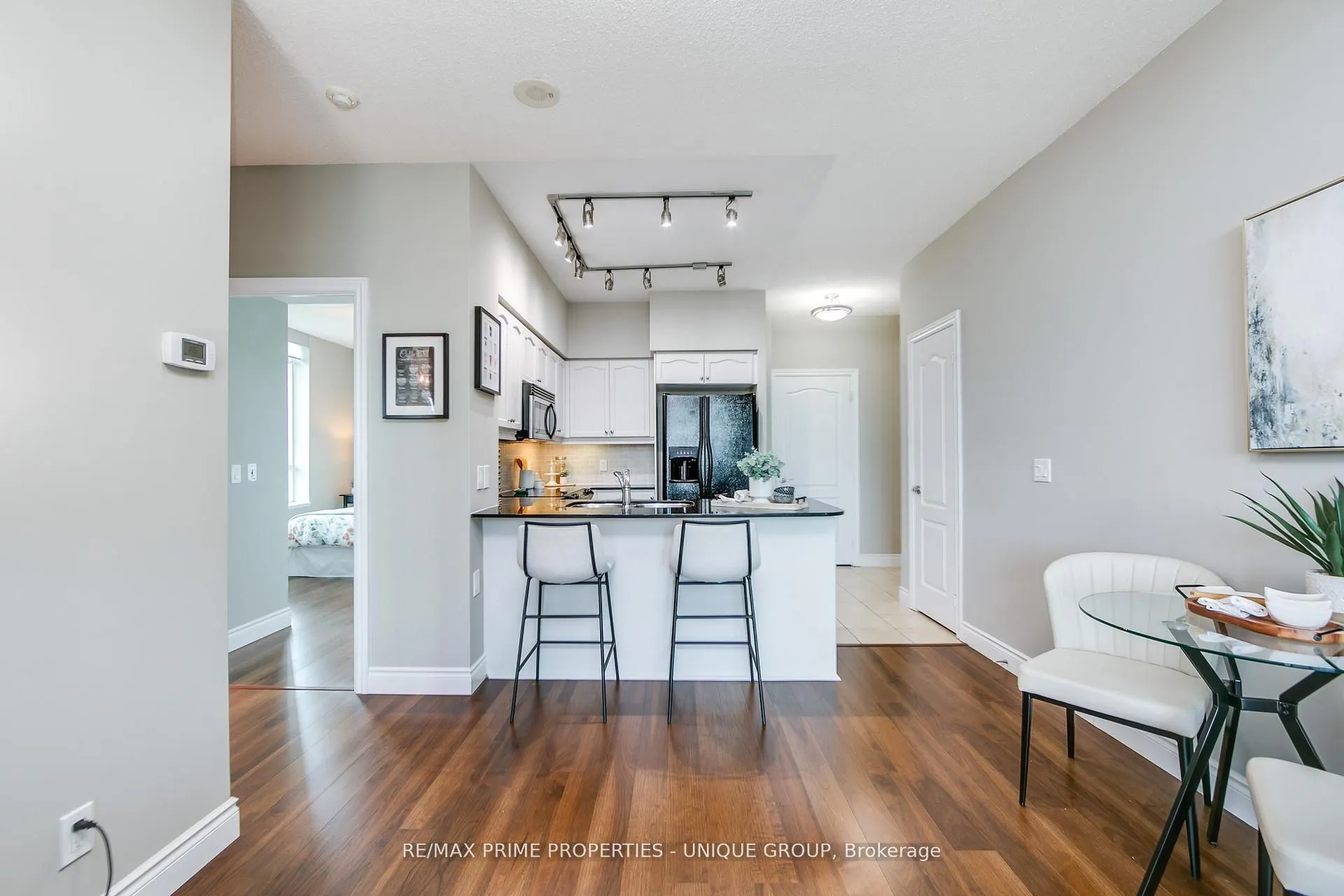 319 Merton Street, #904