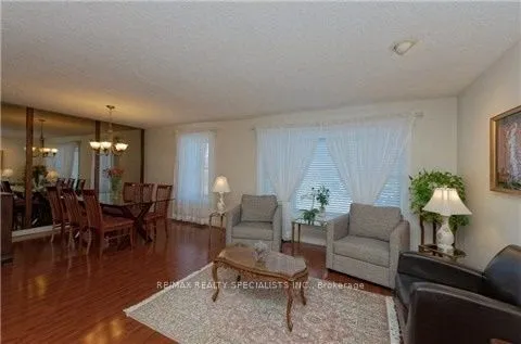 290 Mcnicoll Avenue, #Upper