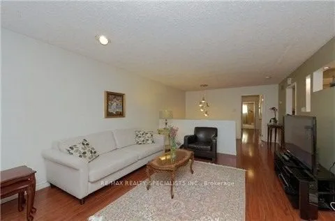 290 Mcnicoll Avenue, #Upper
