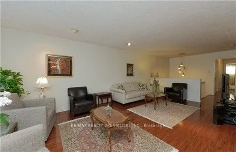 290 Mcnicoll Avenue, #Upper