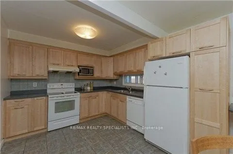 290 Mcnicoll Avenue, #Upper