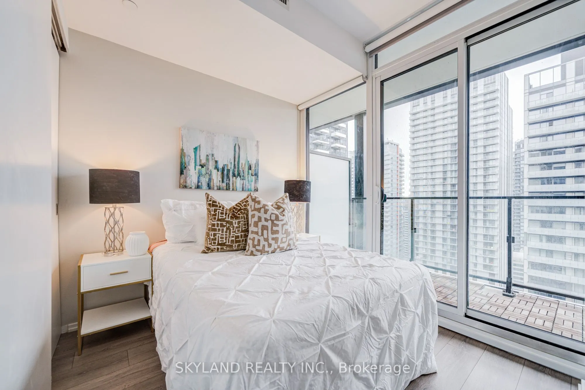 125 Peter Street, #3211