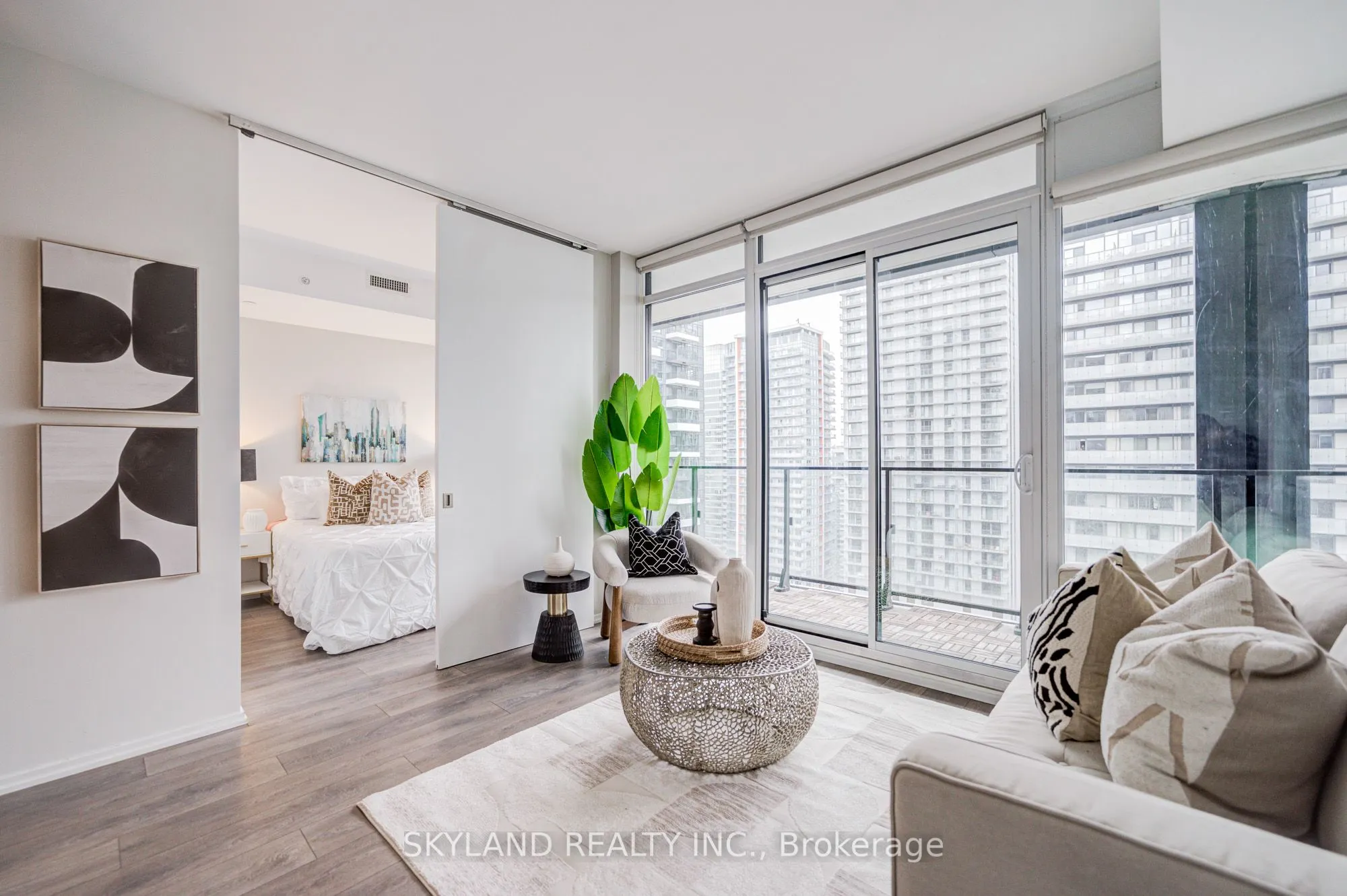 125 Peter Street, #3211