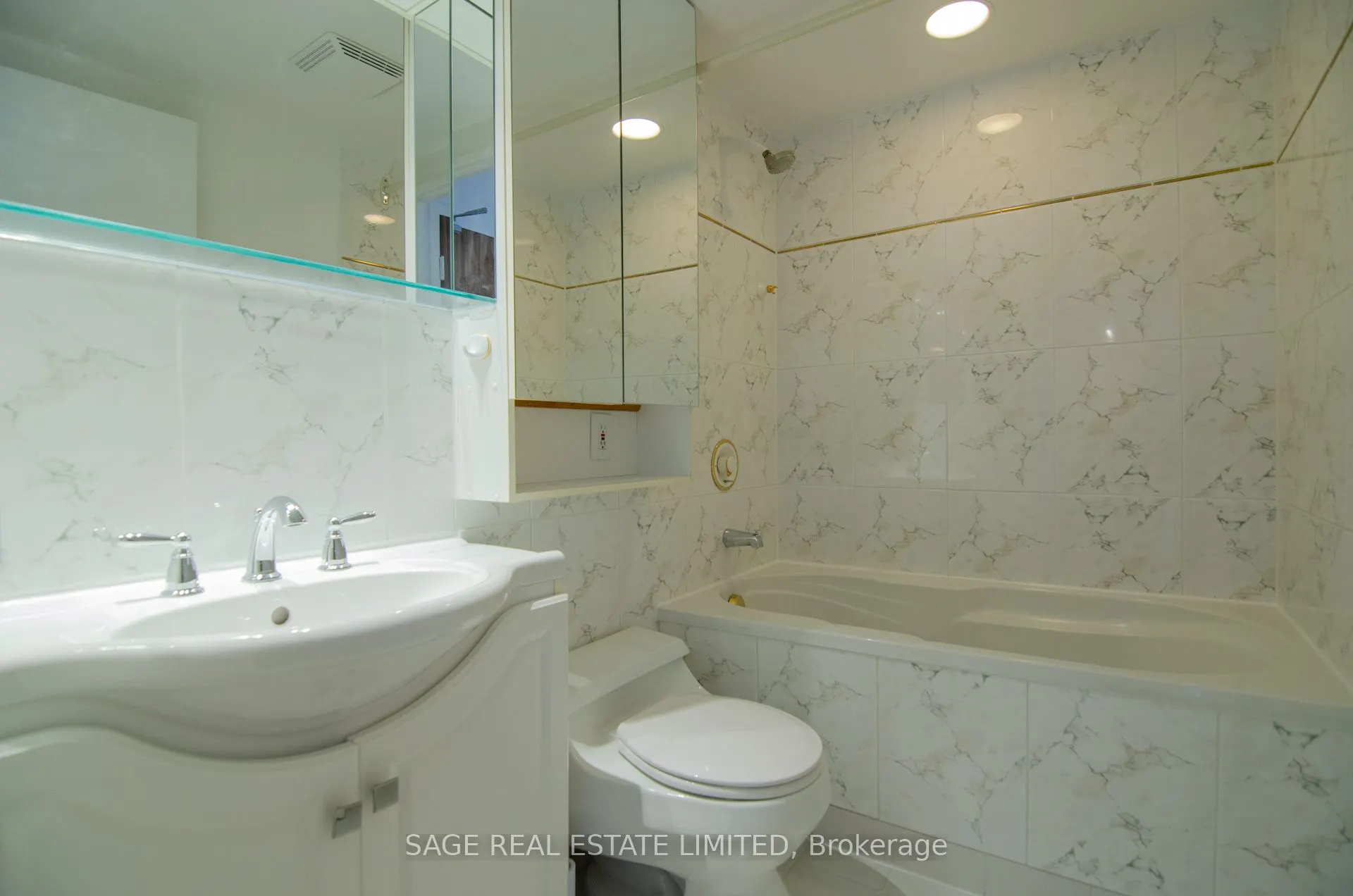 914 Yonge Street, #1706