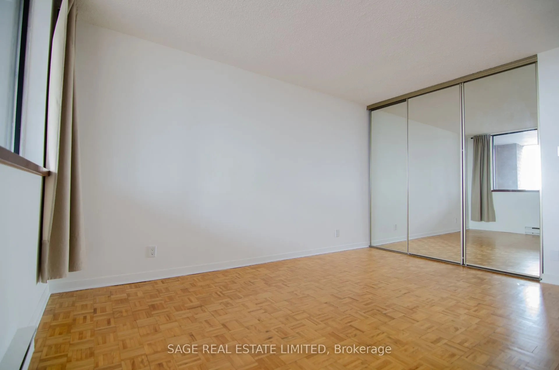 914 Yonge Street, #1706