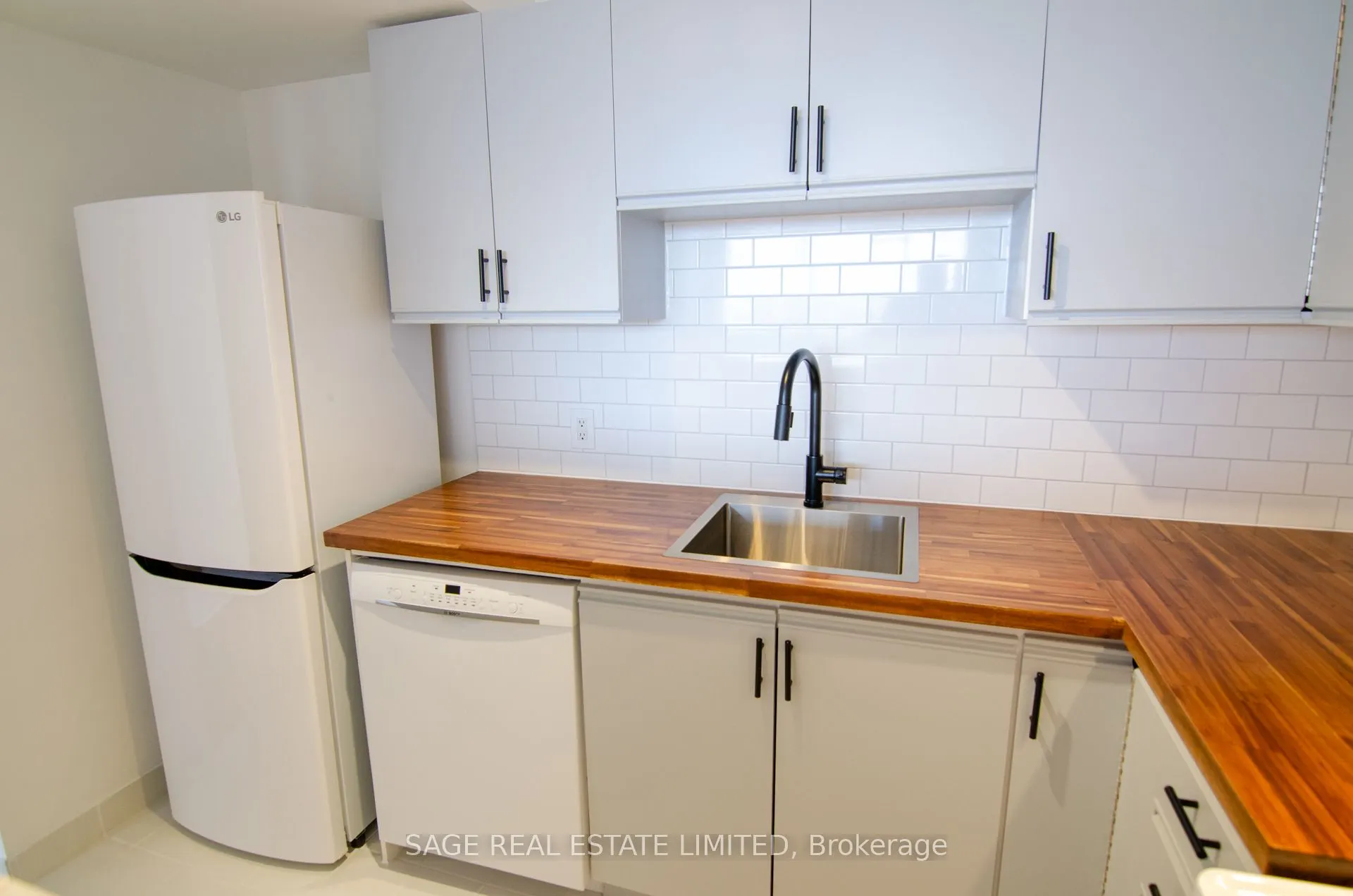 914 Yonge Street, #1706