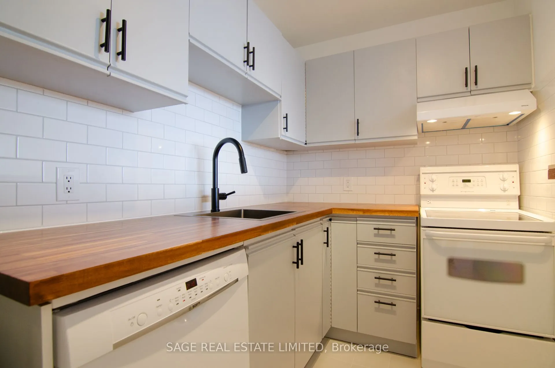 914 Yonge Street, #1706