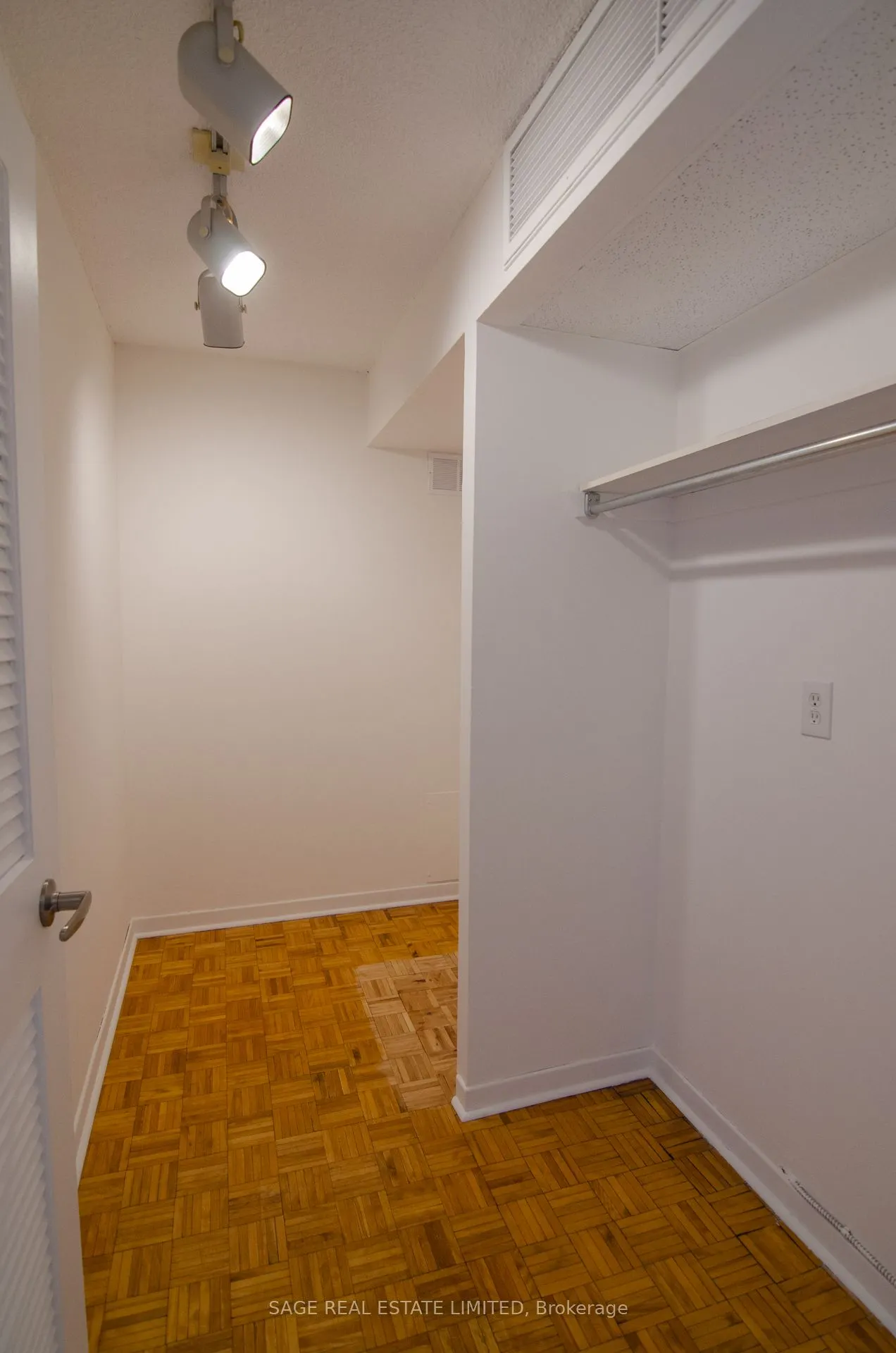 914 Yonge Street, #1706
