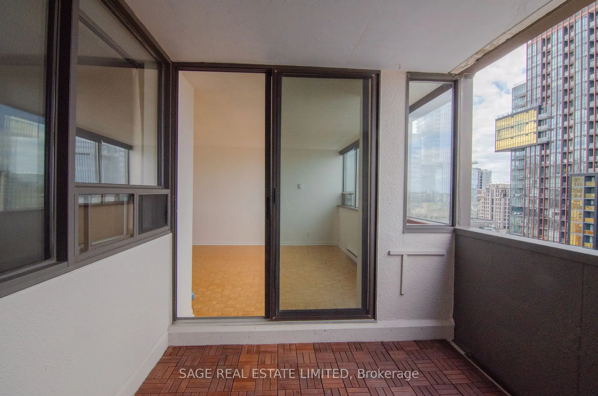 914 Yonge Street, #1706