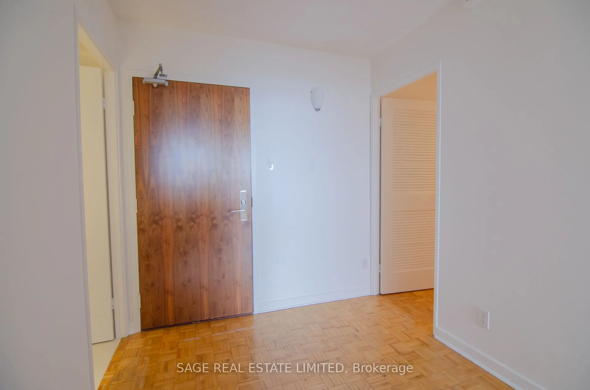 914 Yonge Street, #1706