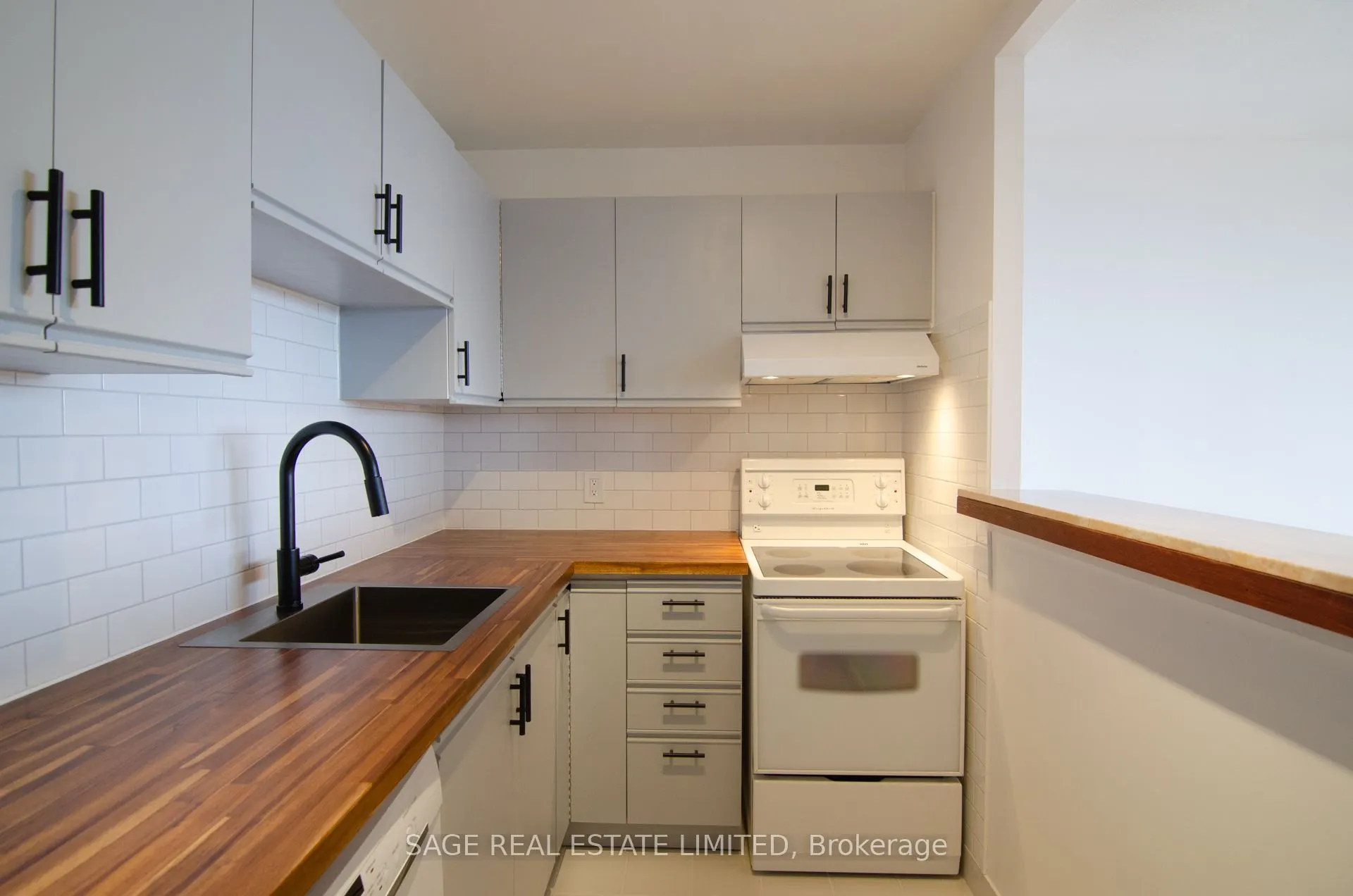 914 Yonge Street, #1706