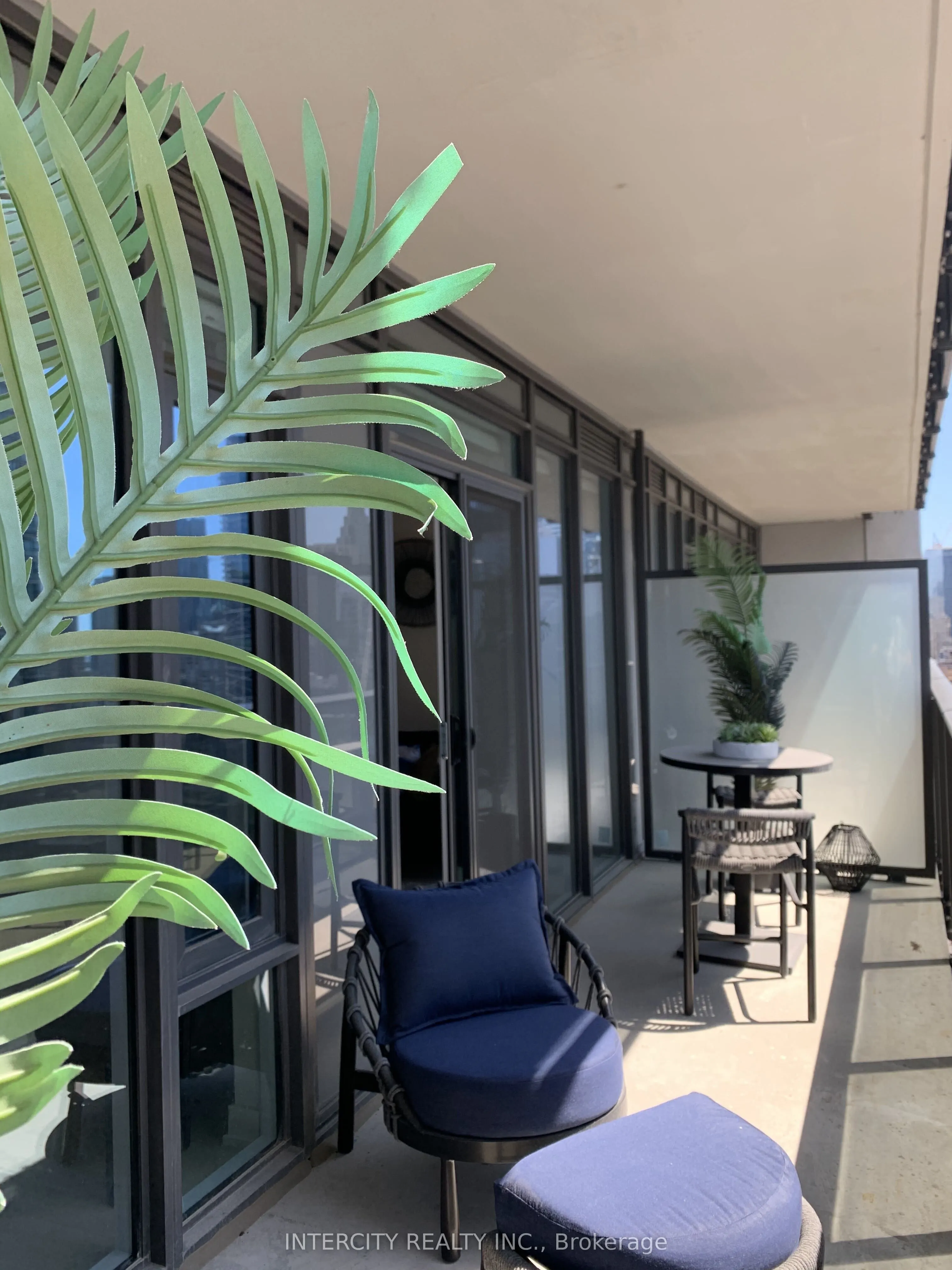 330 Richmond Street W, #2516