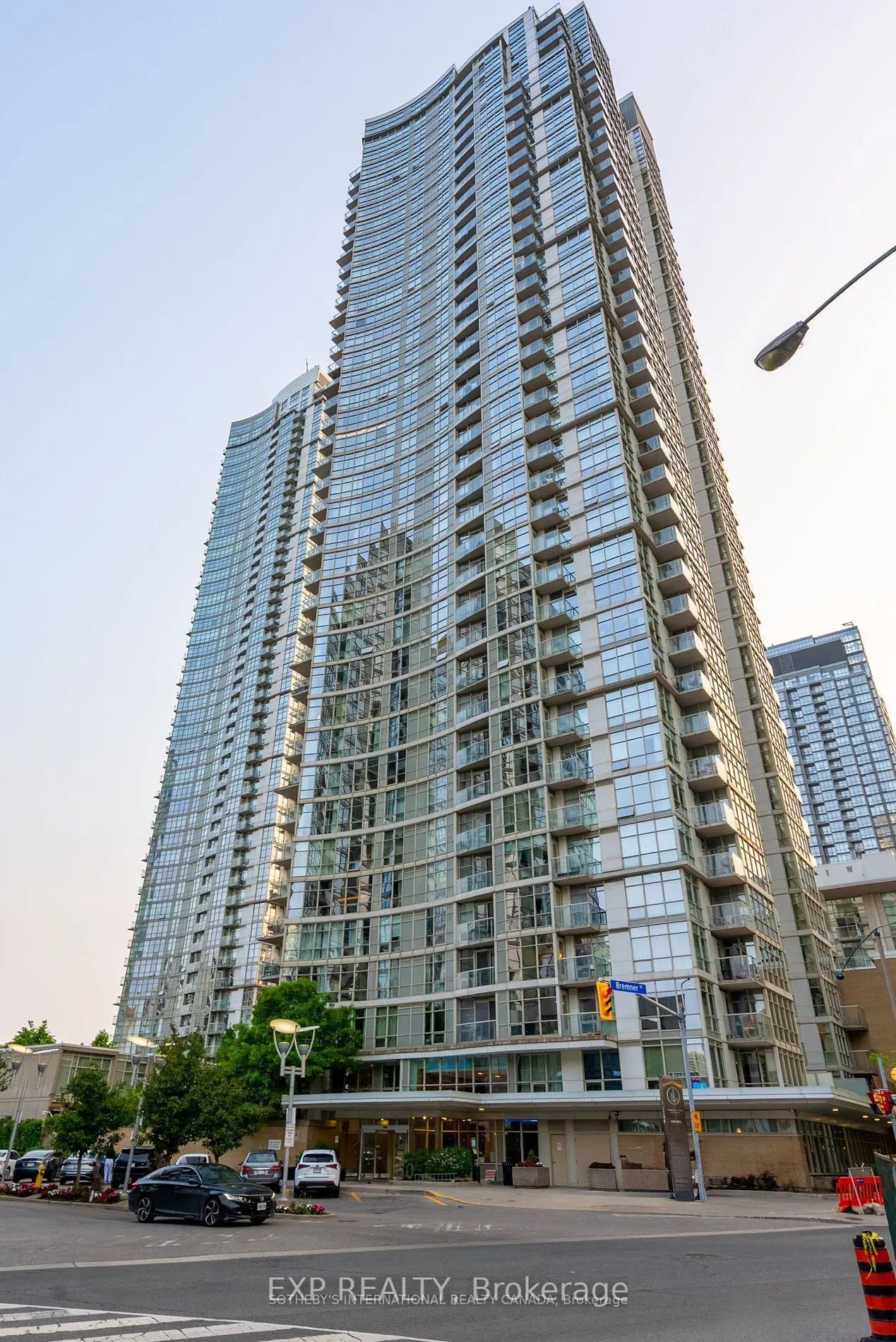 10 Navy Wharf Court, #205