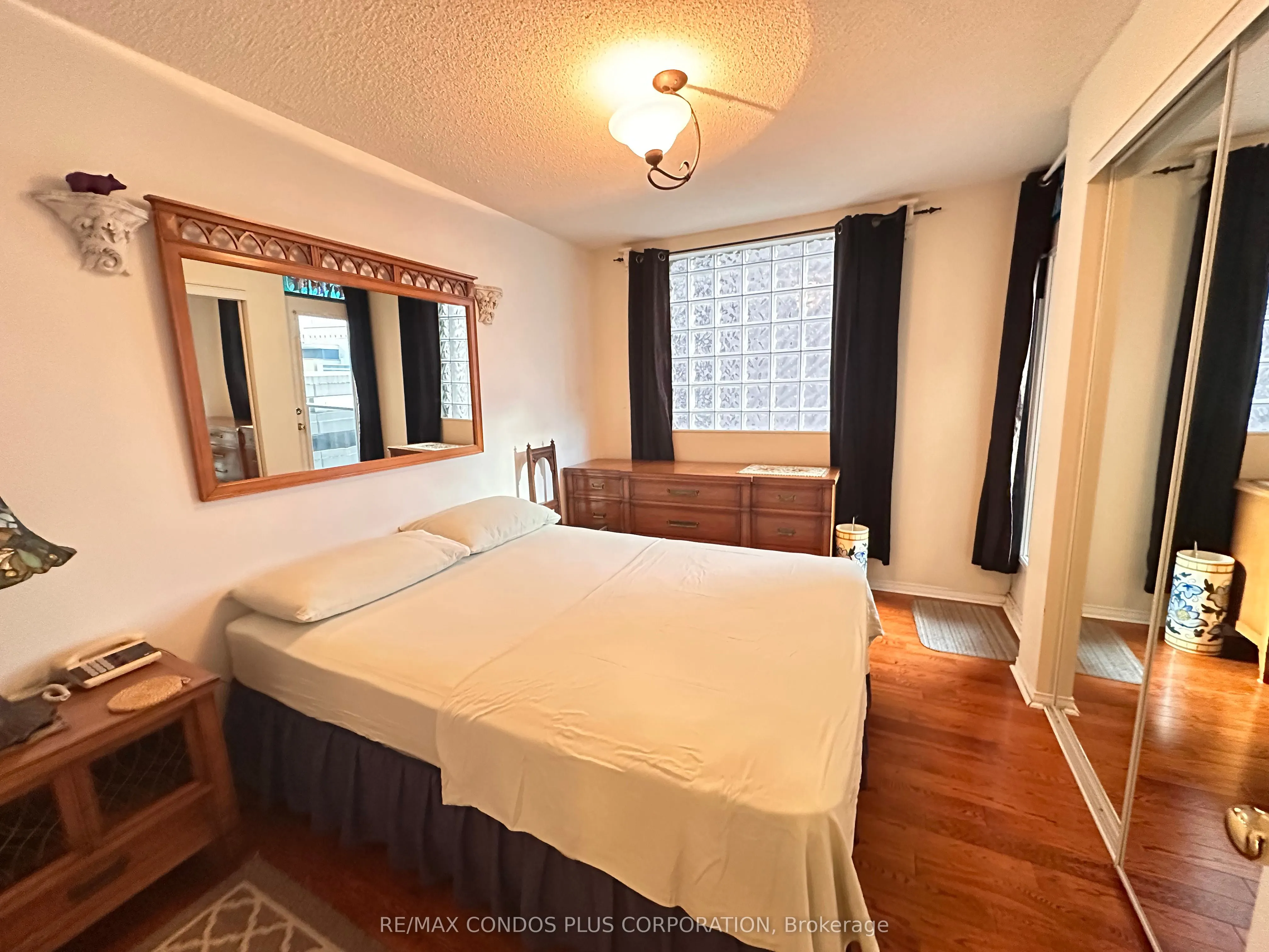 750 Bay Street, #905