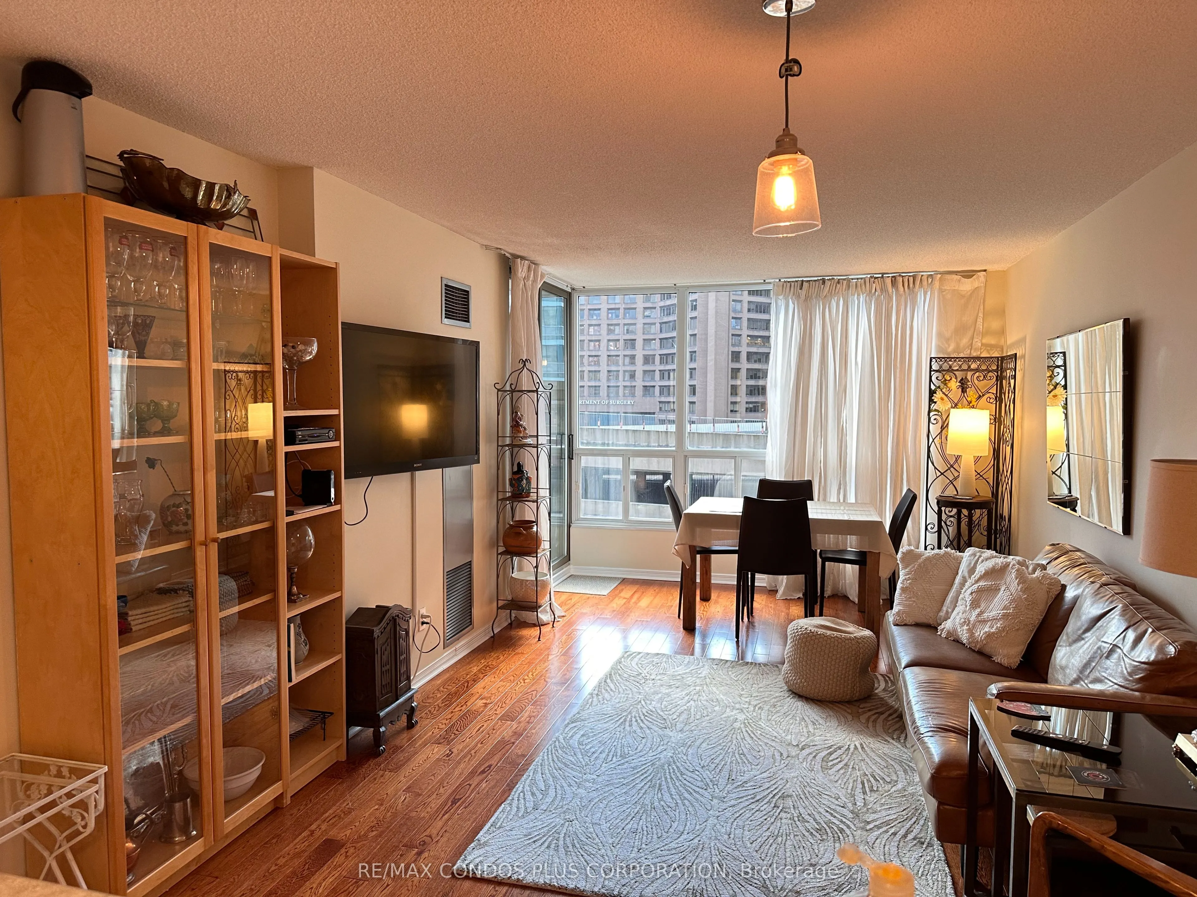 750 Bay Street, #905