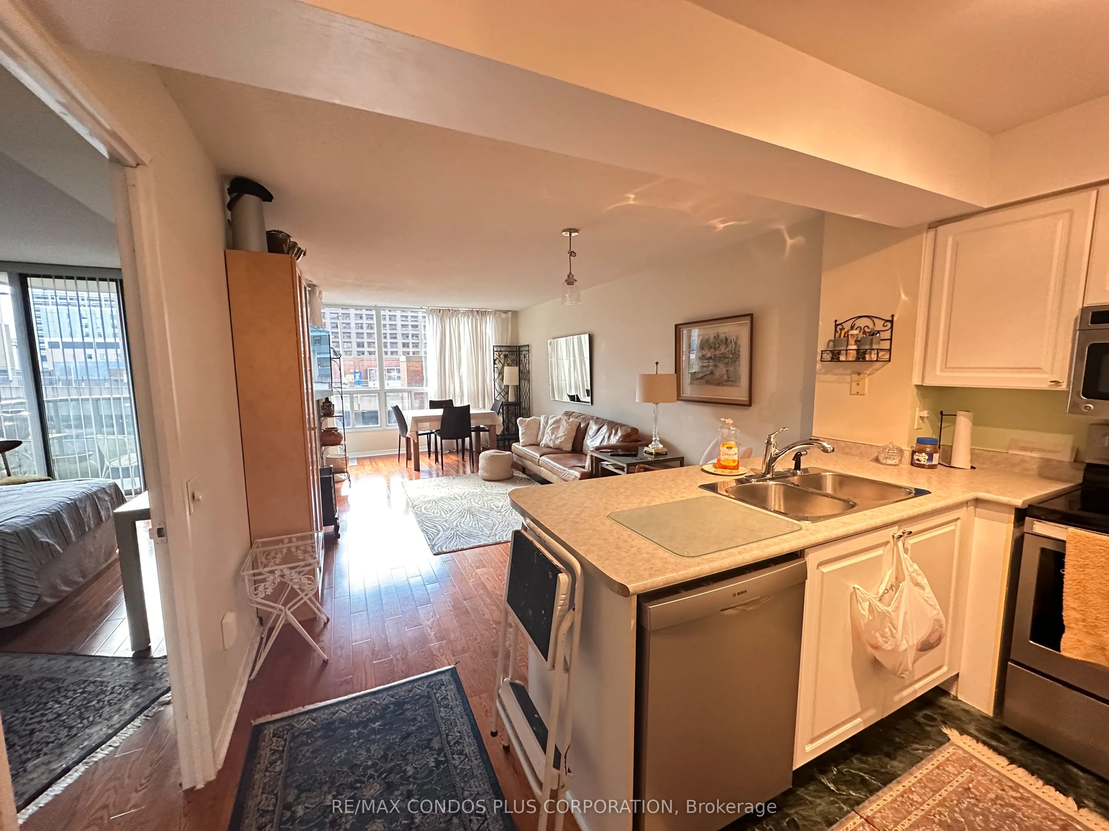 750 Bay Street, #905
