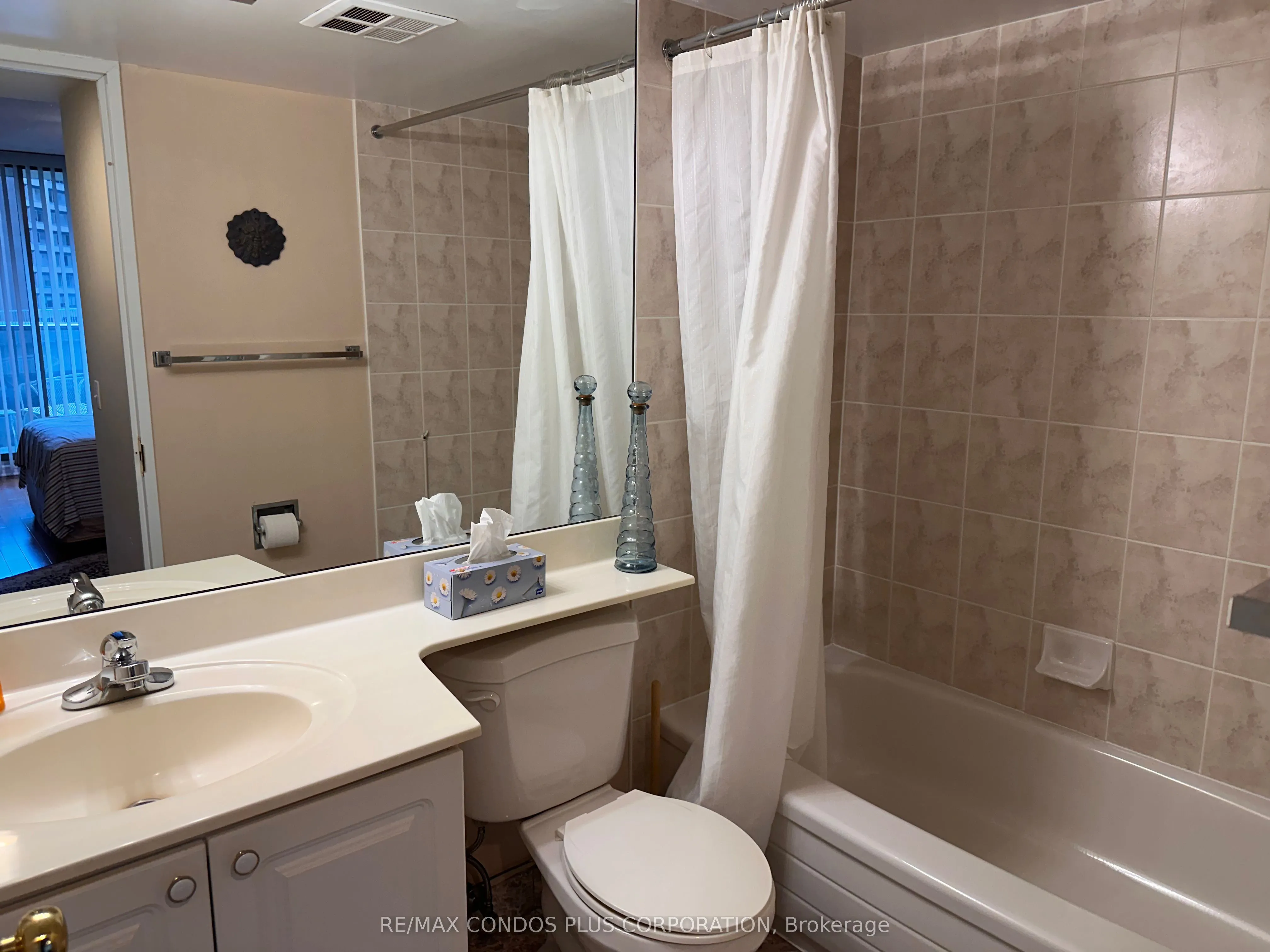 750 Bay Street, #905