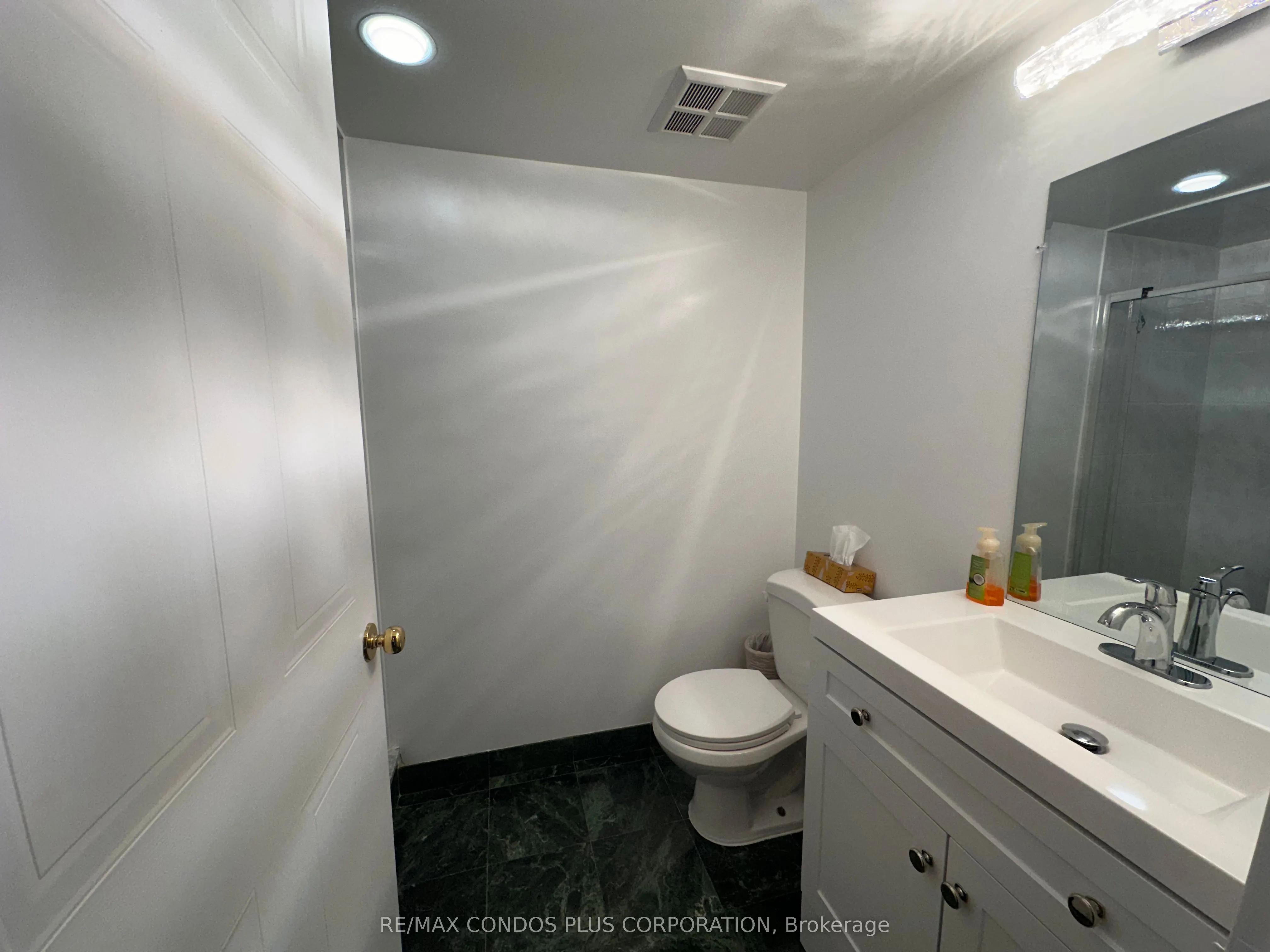 750 Bay Street, #905
